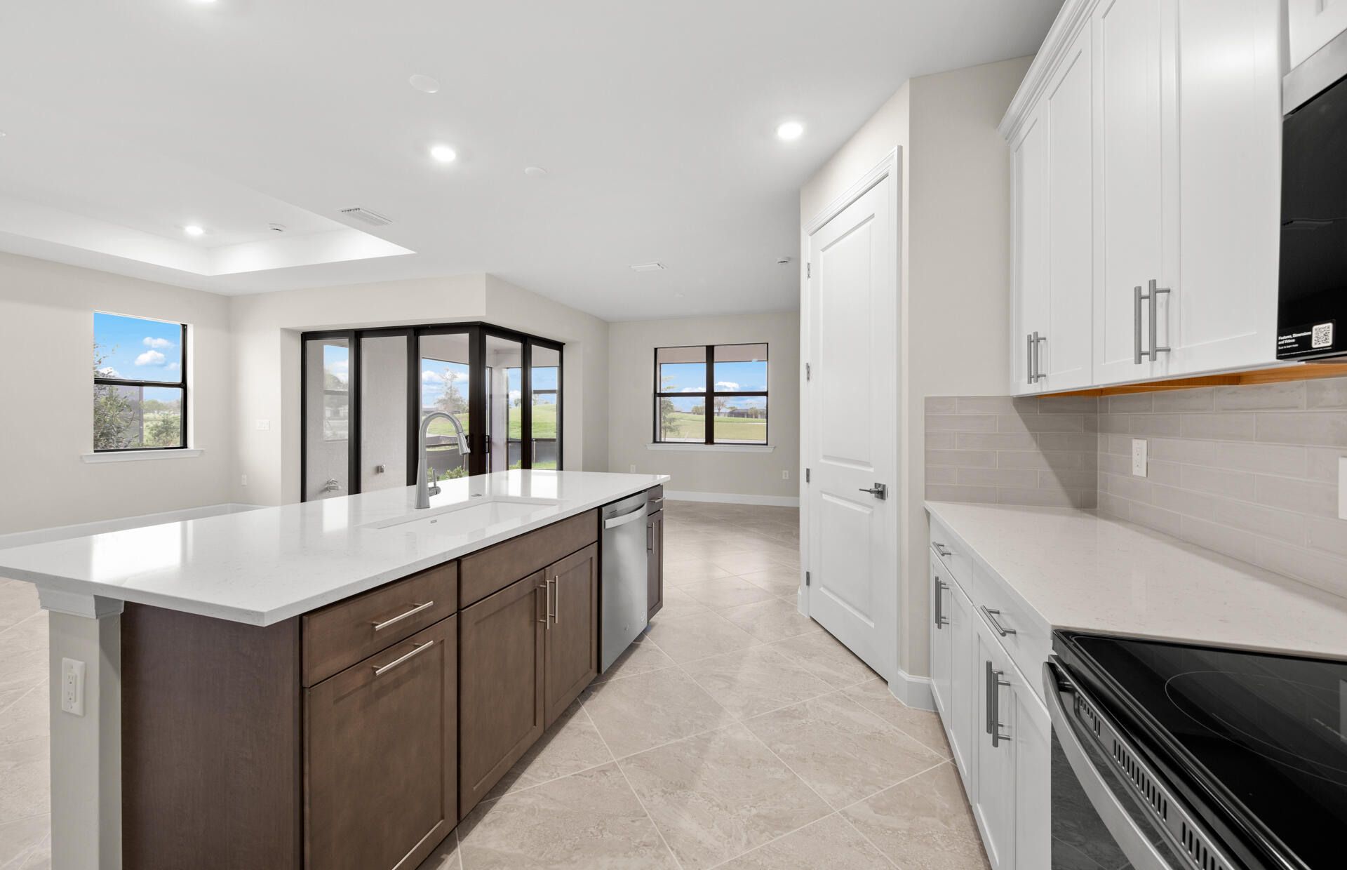 RIVER HALL - Residential