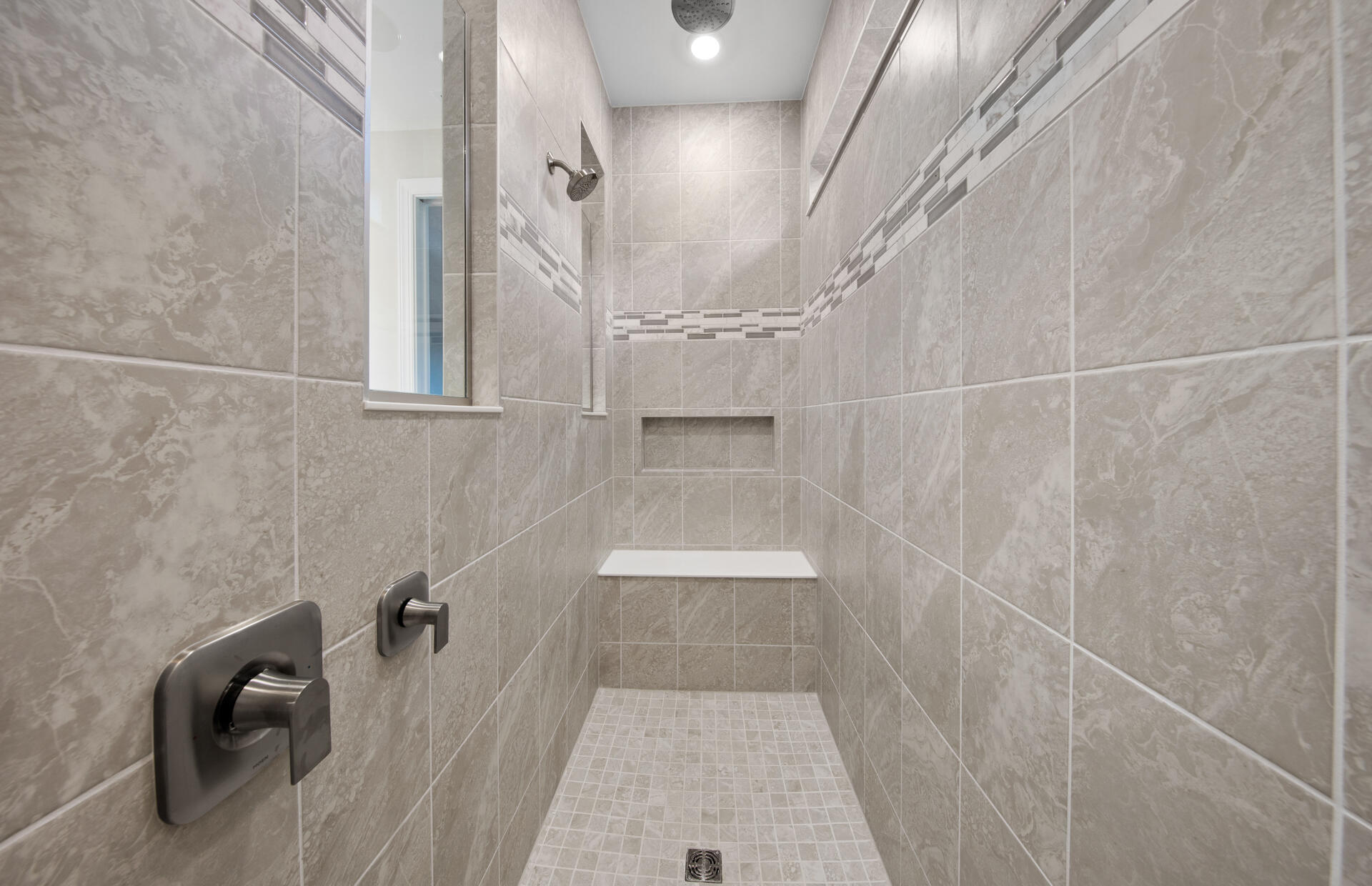 RIVER HALL - Residential