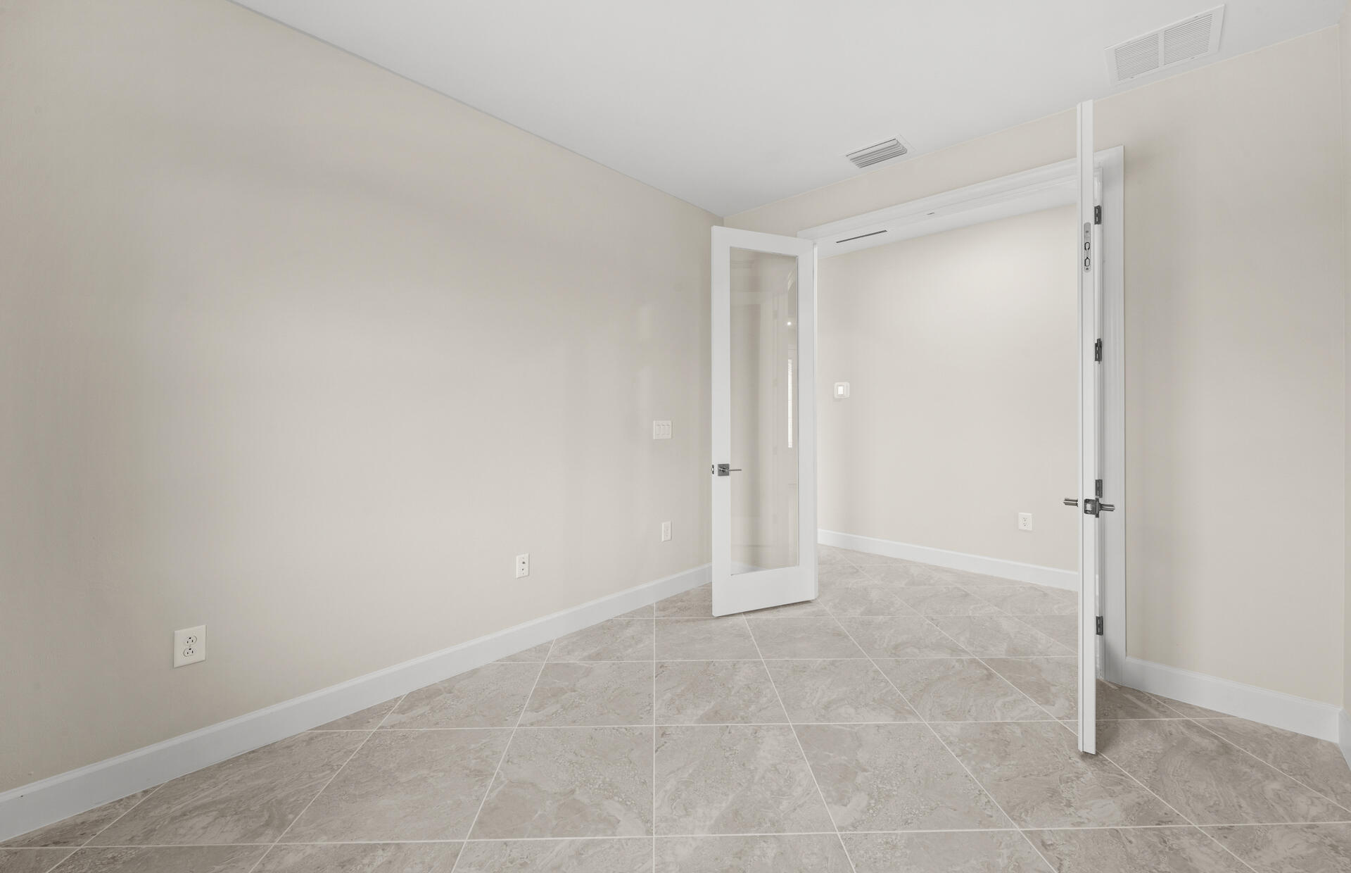 RIVER HALL - Residential