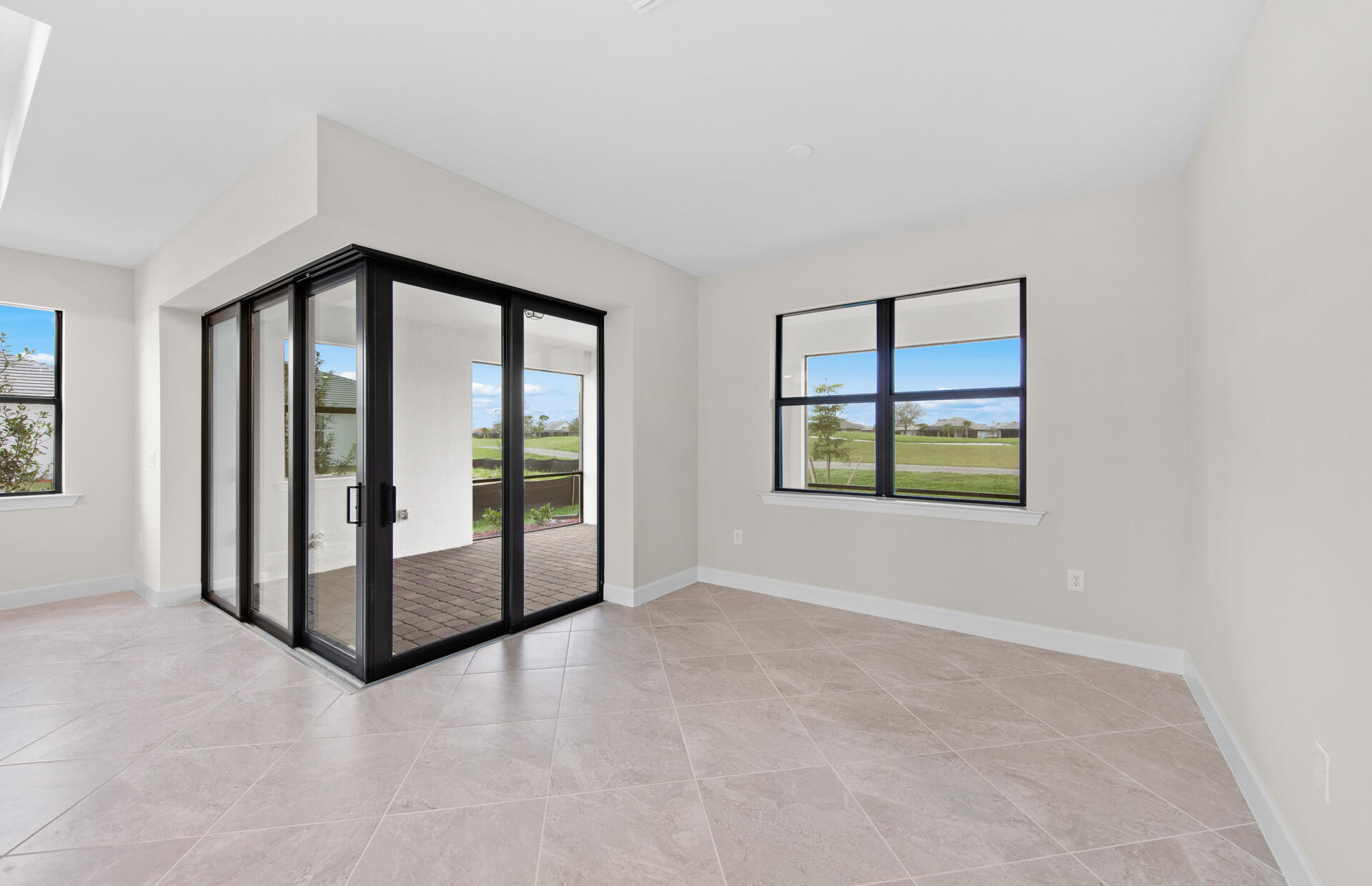 RIVER HALL - Residential