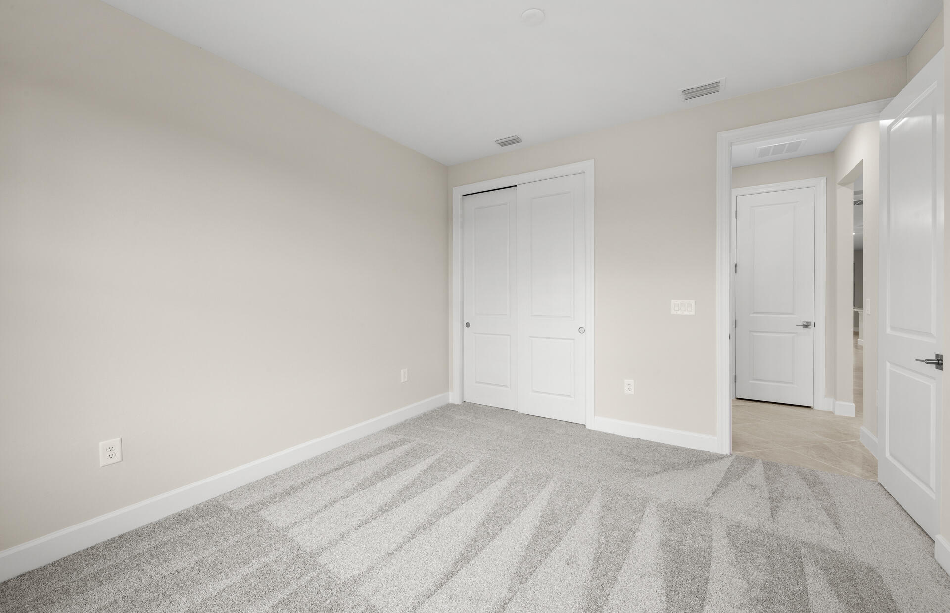 RIVER HALL - Residential
