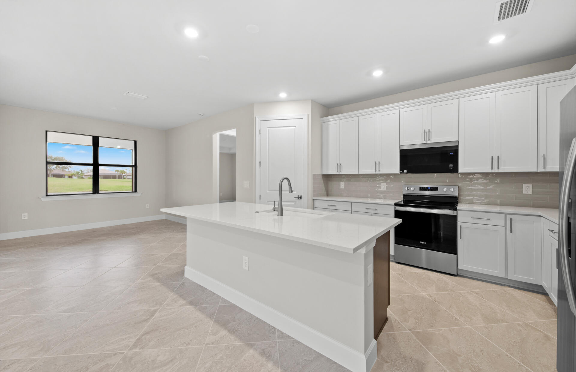 RIVER HALL - Residential