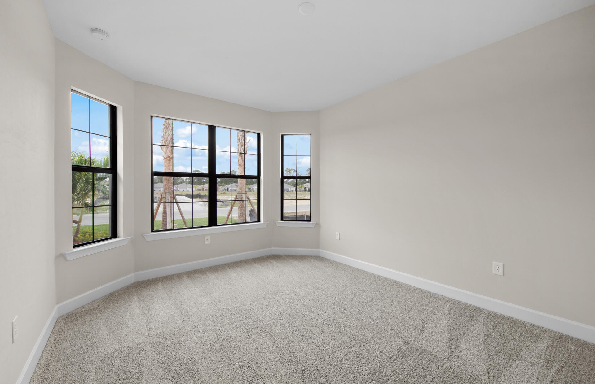 RIVER HALL - Residential