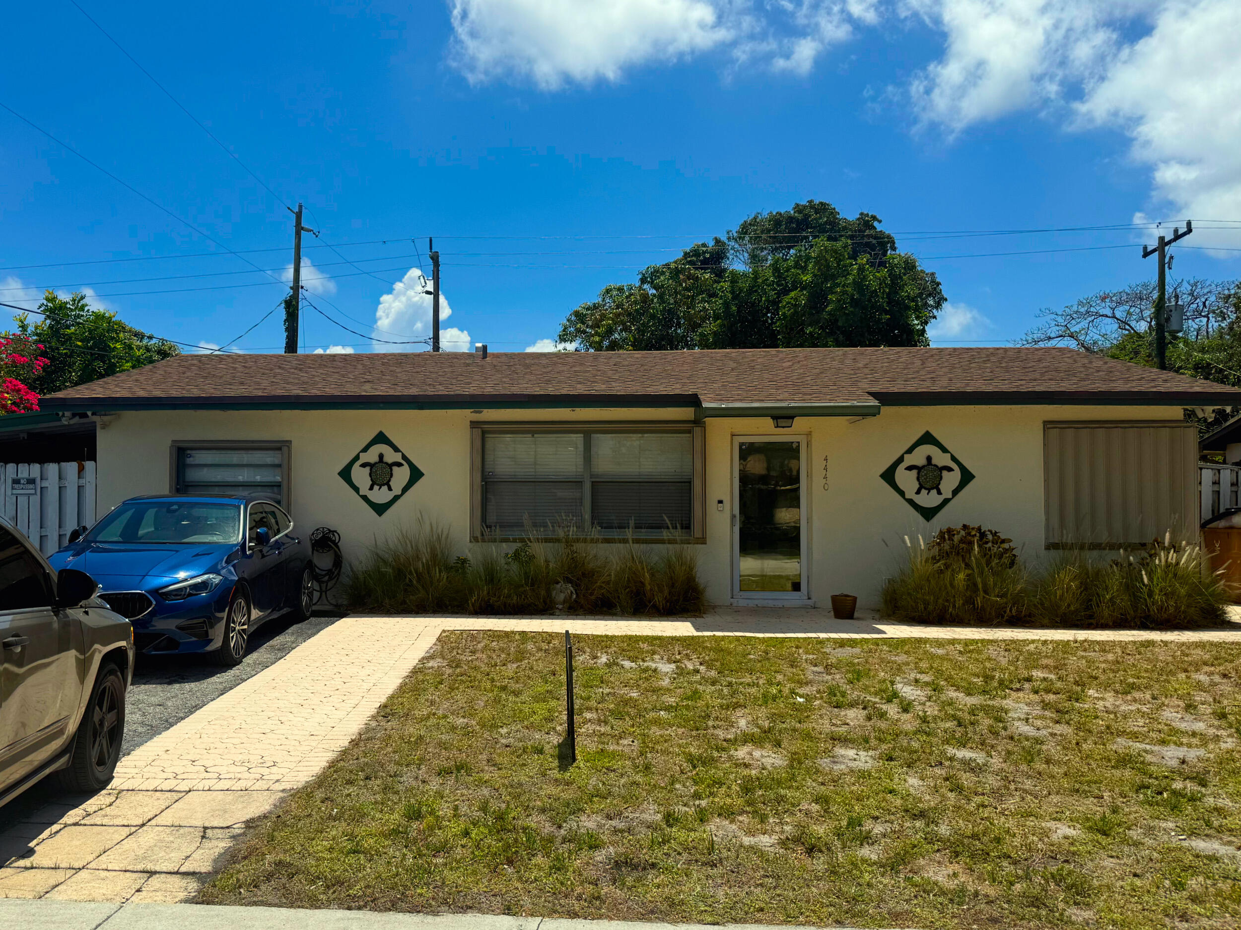 3 Bedrooms & 2 Full Baths, includes an attached self contained private bedroom with its own exterior entrance, while being attached to the main house. The property boasts numerous modern updates, Enjoy a bright Florida room with French doors off of the eat in kitchen. 42 inch wood cabinets and granite tops. It is a great property with solid recent upgrades, but its waiting for the right buyer to polish it. Spacious back yard with a fantastic opportunity to restore it to its full glory. The backyard needs updating and work. Has a outdated outside kitchen, with running water sink and two patios. One nice brick patio off the Florida room. Large shed, and gazebo. Beautiful trees. Needs a backyard refresh, endless opportunities. Private, end of street property, quiet. "SOLD AS IS" A diamond in the ruff exterior, updated interior.