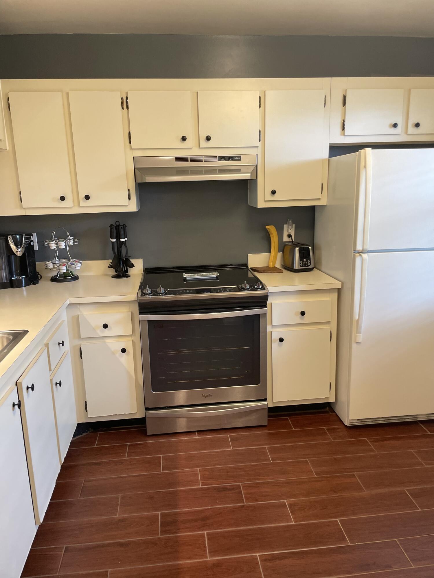 LUCERNE LAKES GOLF COLONY CONDS 1 THRU 12 & 14 - Residential Lease