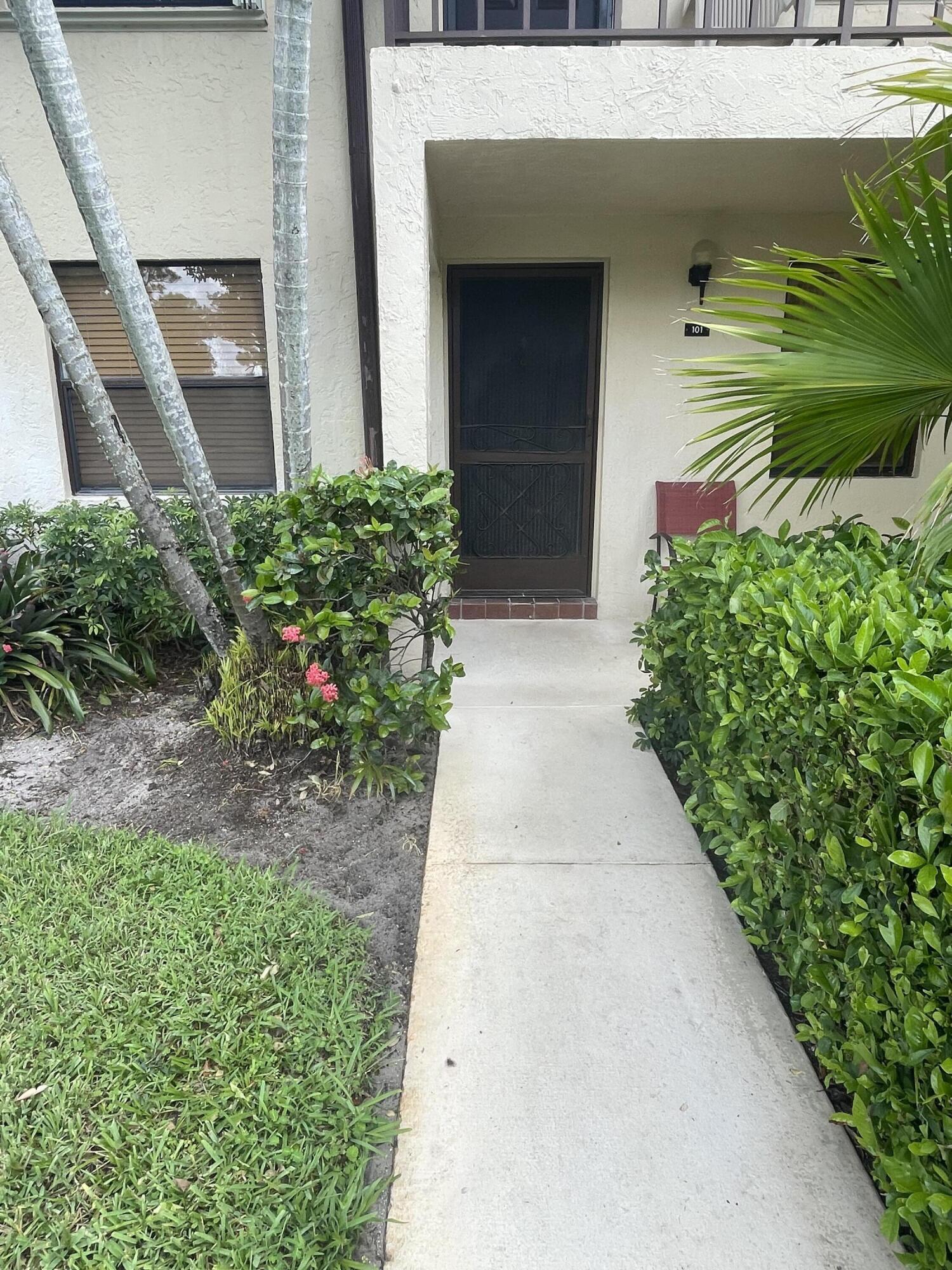 LUCERNE LAKES GOLF COLONY CONDS 1 THRU 12 & 14 - Residential Lease