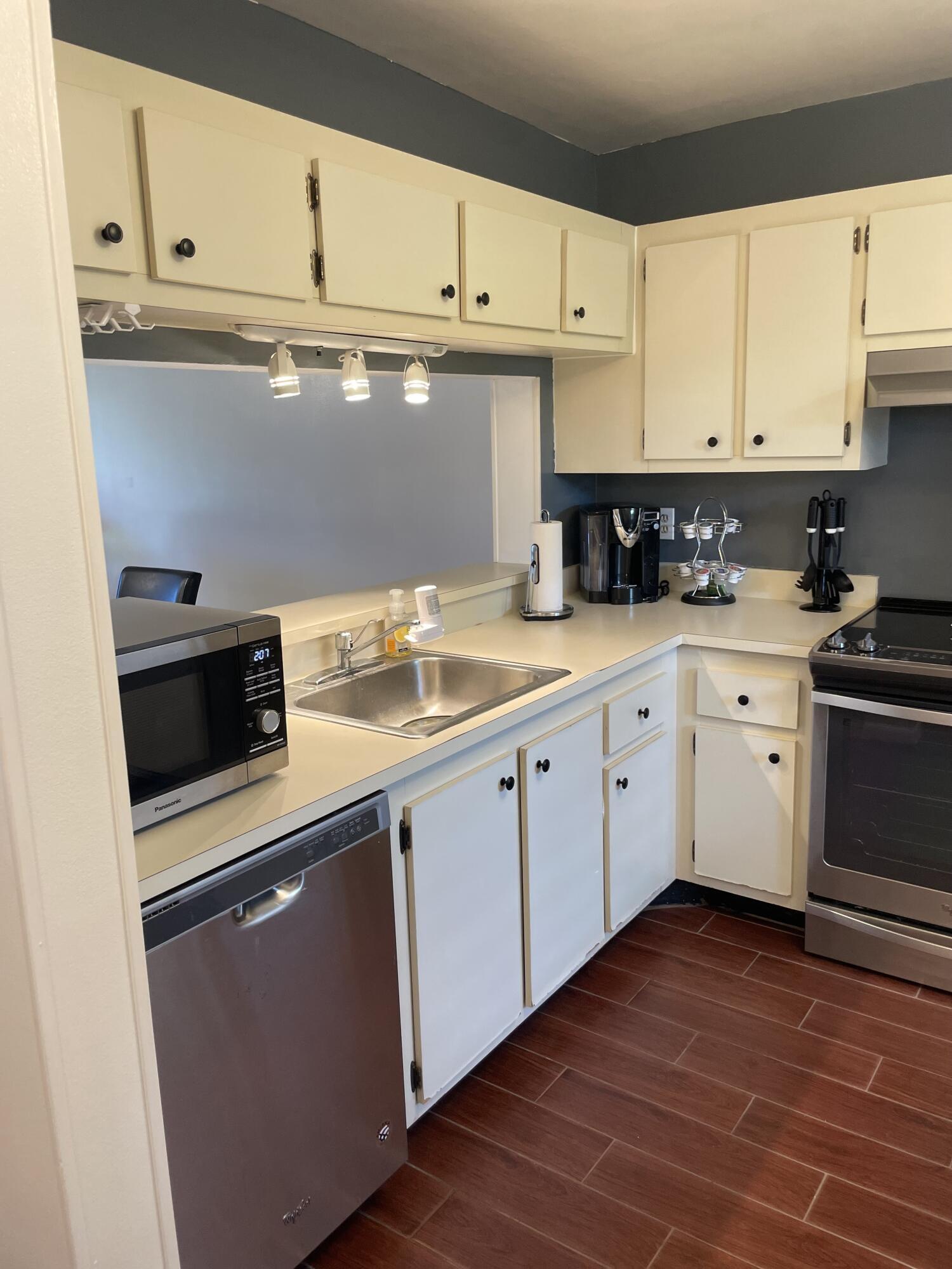 LUCERNE LAKES GOLF COLONY CONDS 1 THRU 12 & 14 - Residential Lease