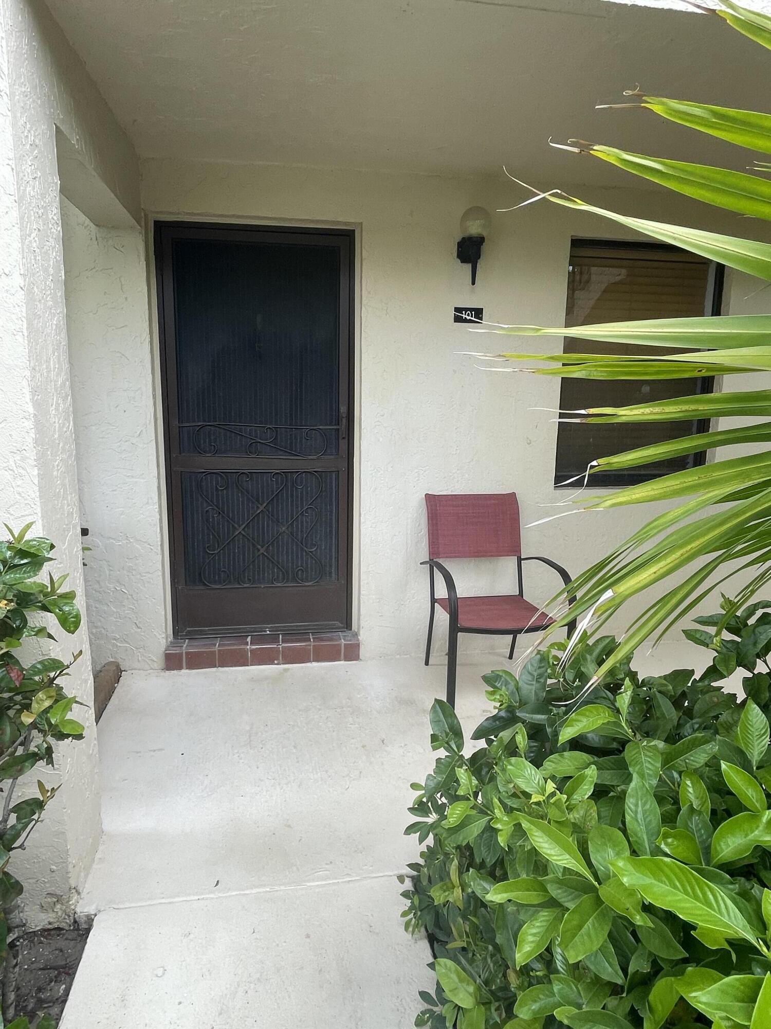 LUCERNE LAKES GOLF COLONY CONDS 1 THRU 12 & 14 - Residential Lease