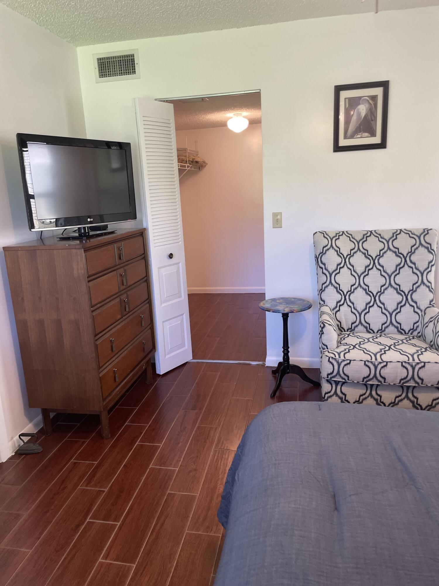 LUCERNE LAKES GOLF COLONY CONDS 1 THRU 12 & 14 - Residential Lease