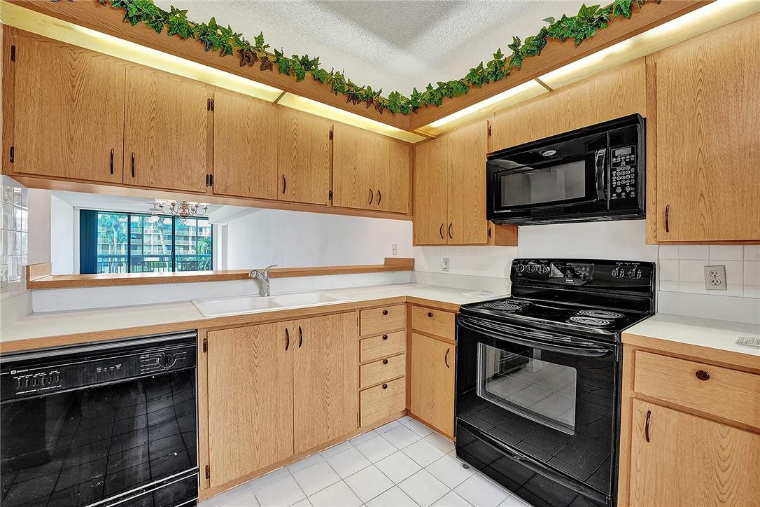 WHITEHALL - Residential