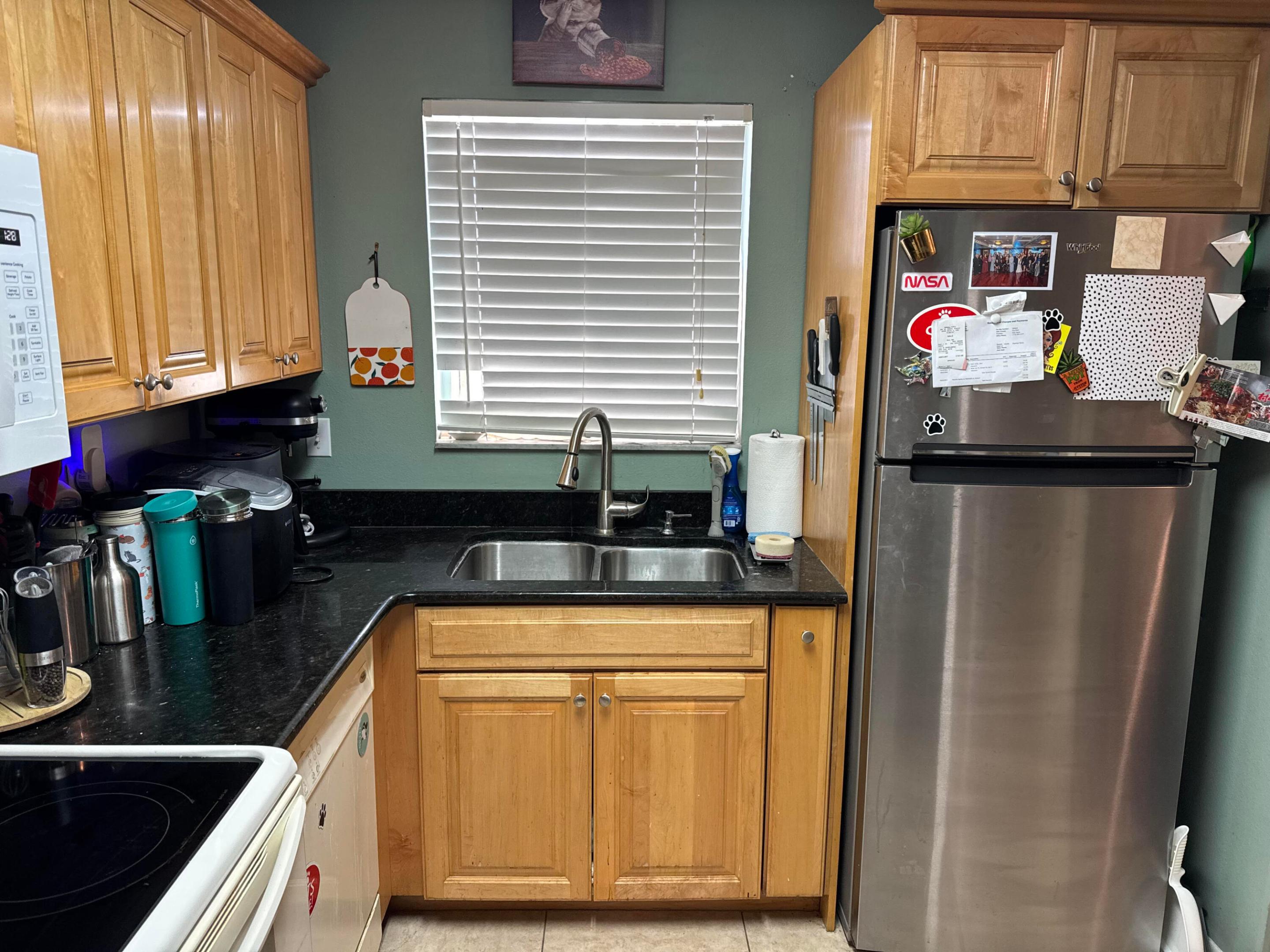 EASTRIDGE COURT - Residential Lease