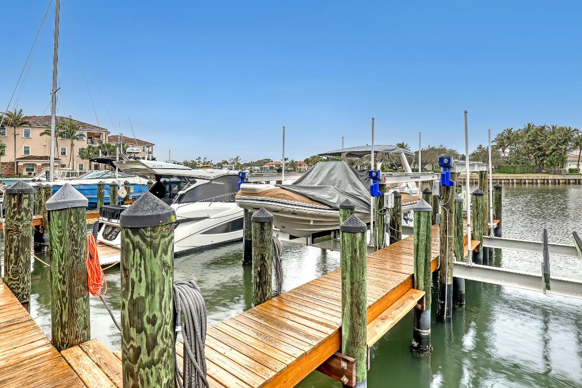 CARRIAGE HOMES AT FRENCHMANS HARBOR CONDO - Residential