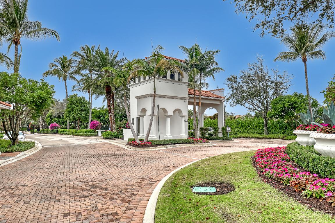 CARRIAGE HOMES AT FRENCHMANS HARBOR CONDO - Residential