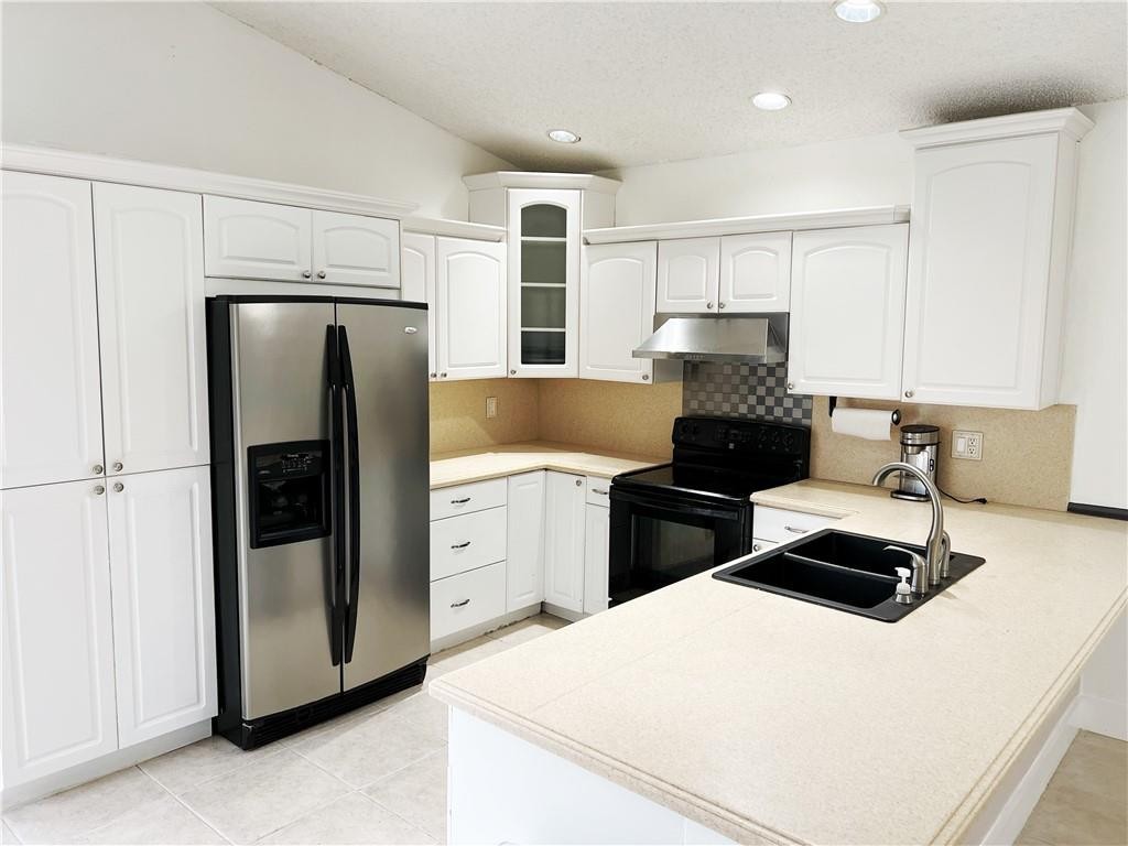 Beachwood Heights 98-9 B - Residential