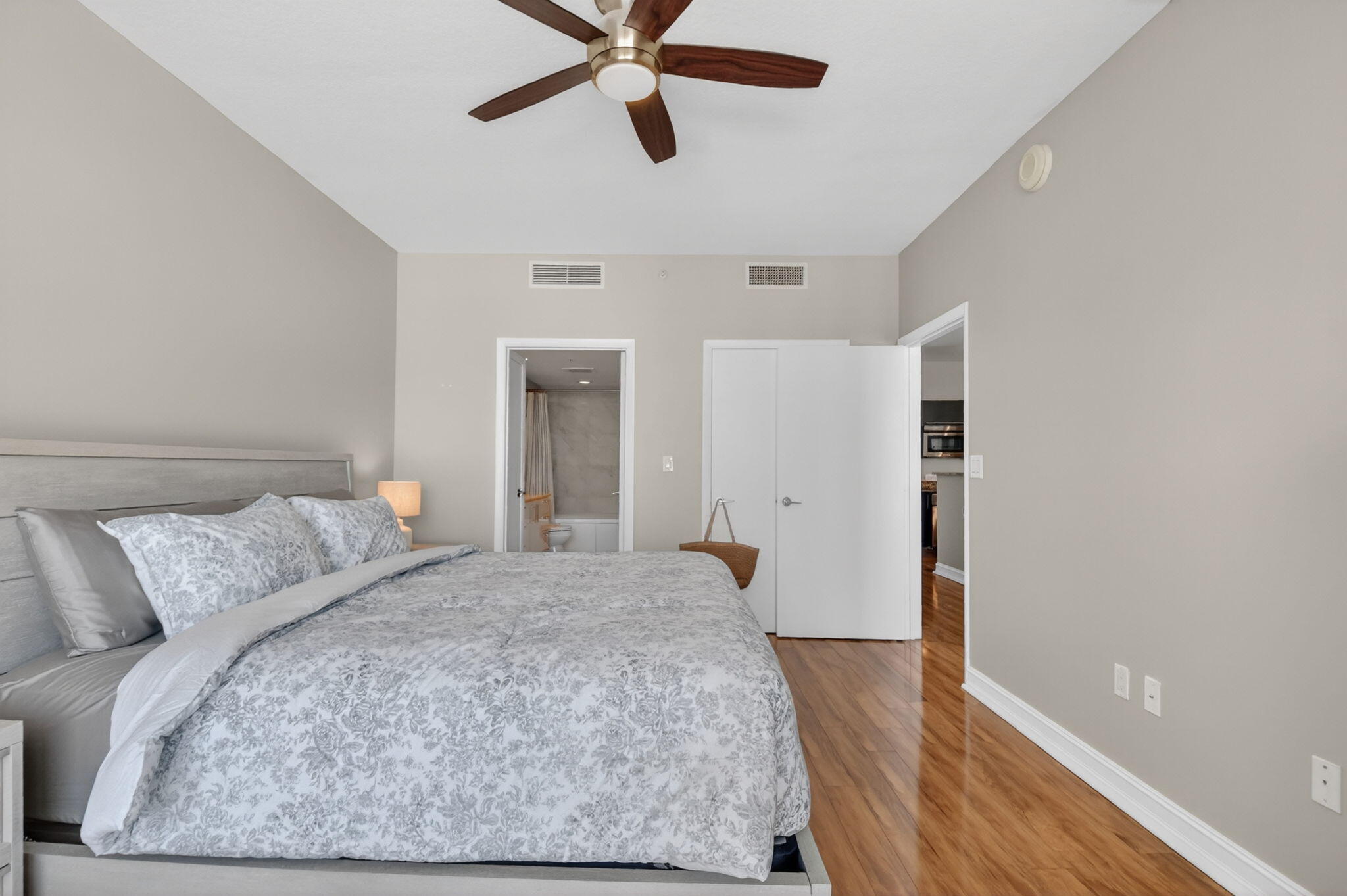 CITYPLACE SOUTH TOWER CONDO - Residential Lease