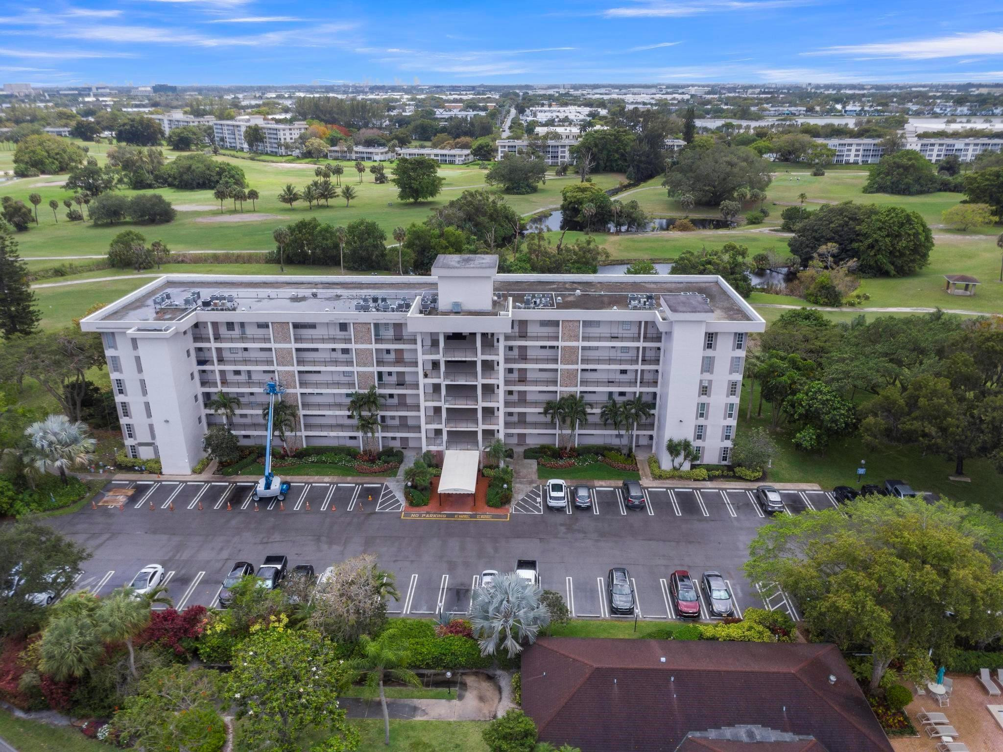 NO 4 PALM-AIRE COUNTRY CLUB - Residential