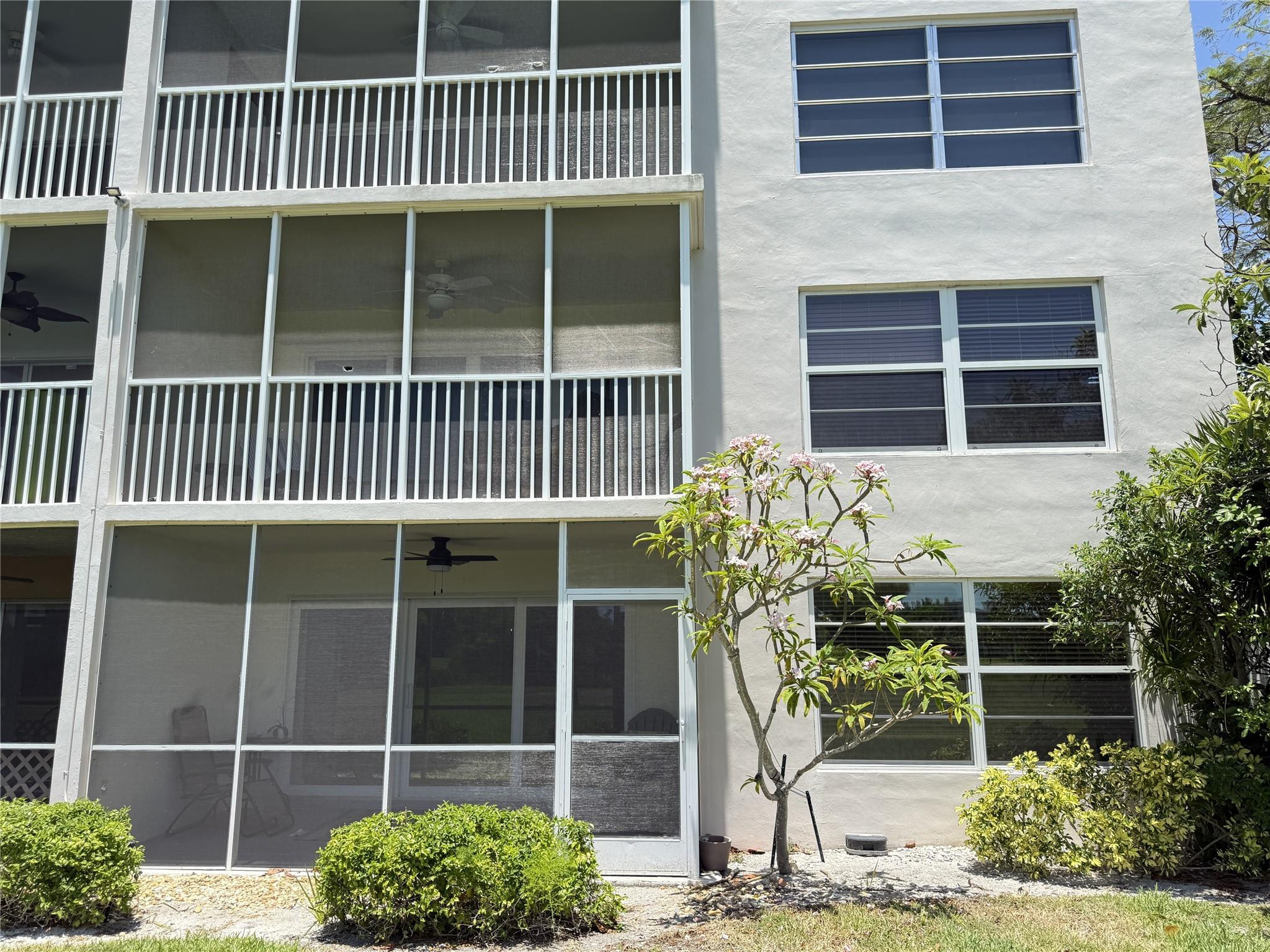 NO 4 PALM-AIRE COUNTRY CLUB - Residential
