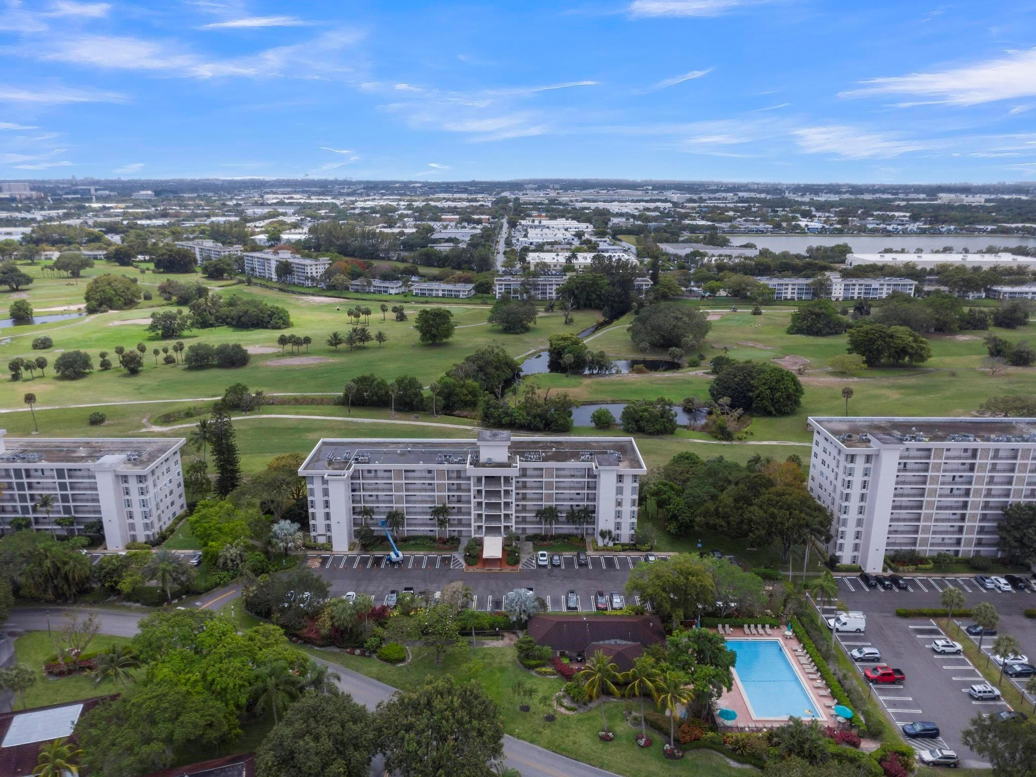 NO 4 PALM-AIRE COUNTRY CLUB - Residential