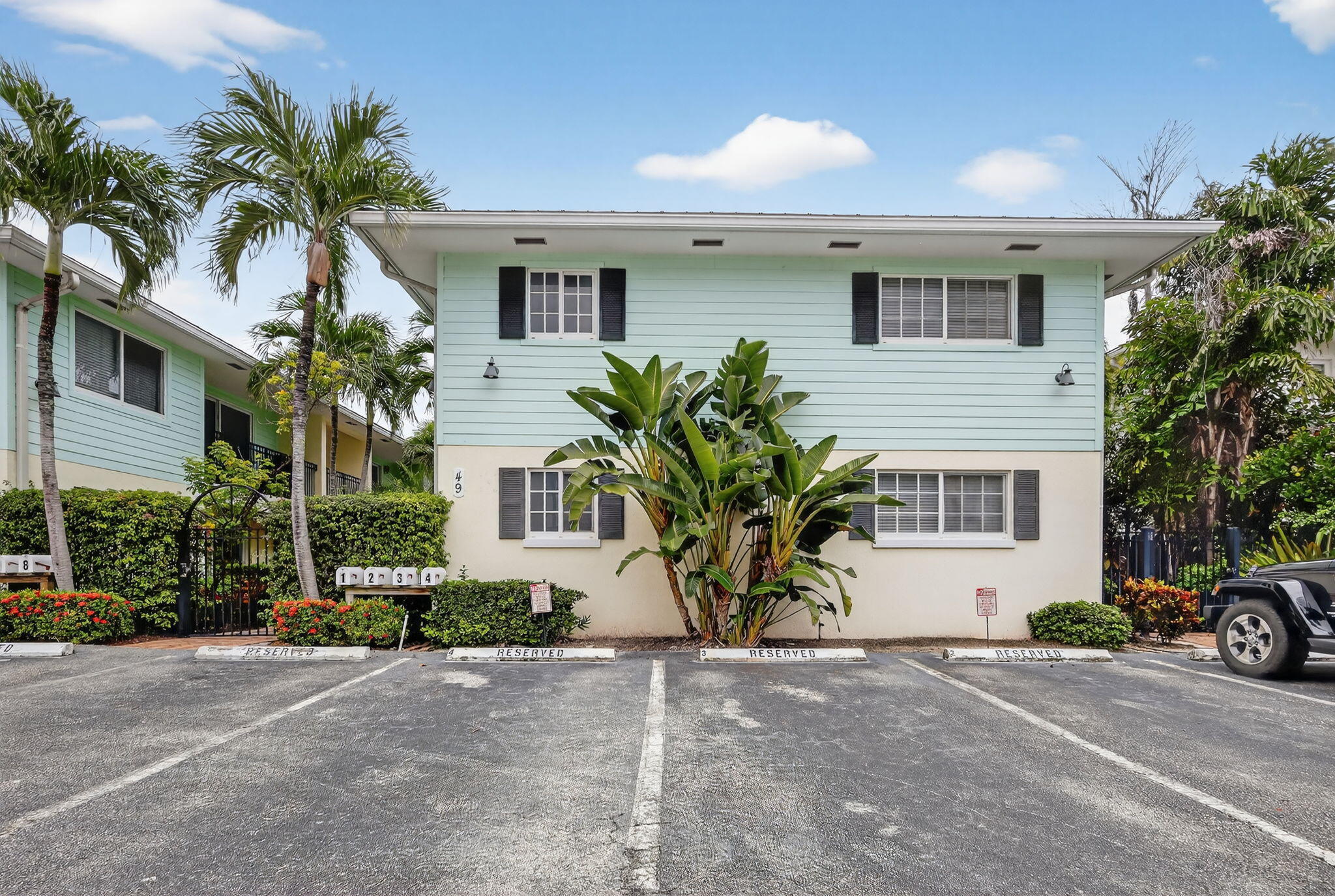 PALM SQUARE - Residential Lease