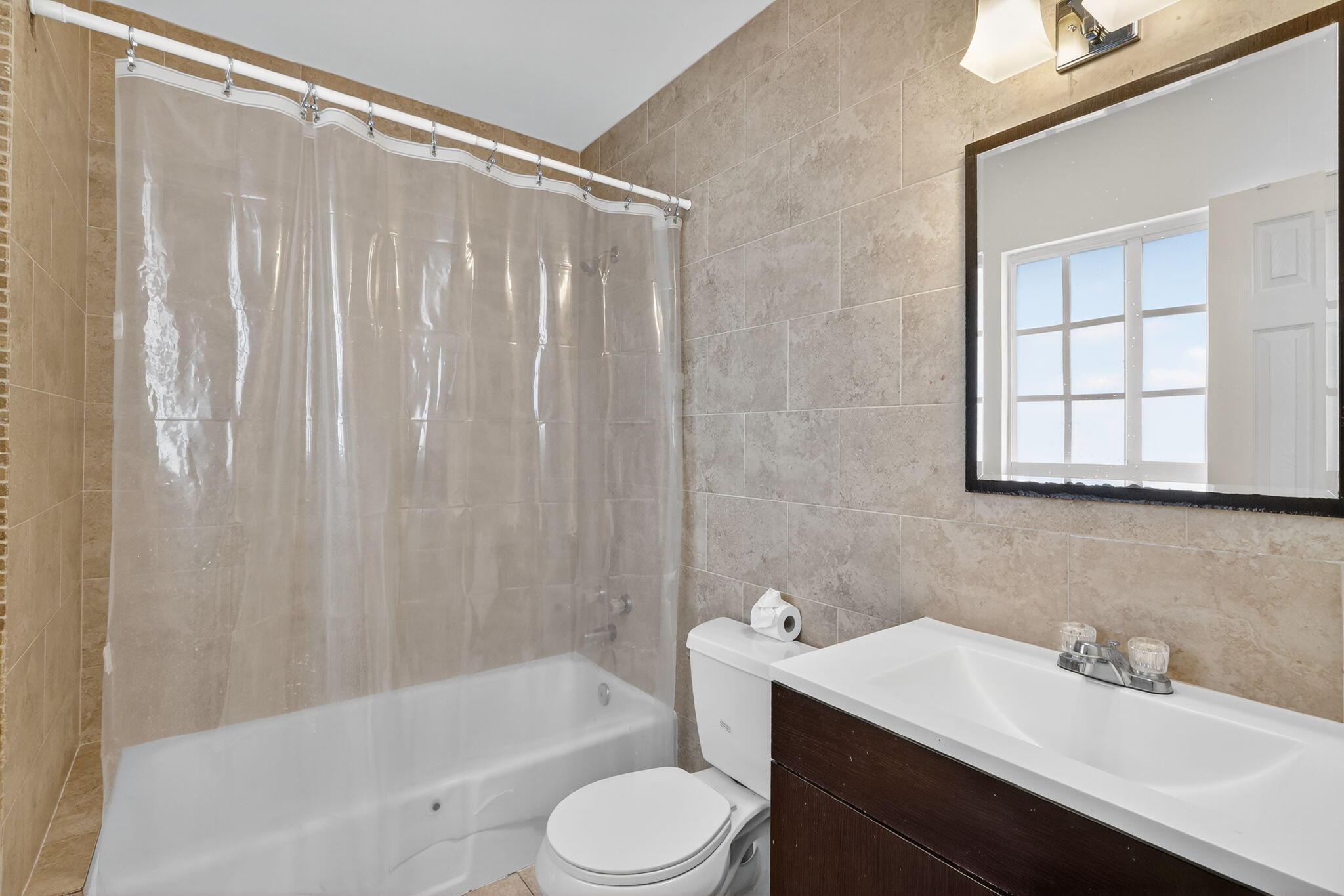 PALM SQUARE - Residential Lease