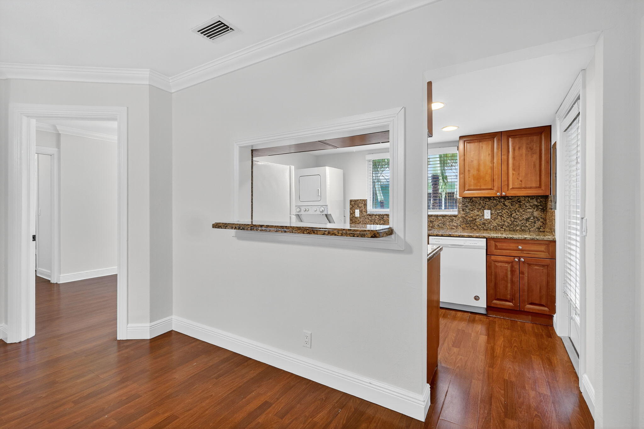 PALM SQUARE - Residential Lease