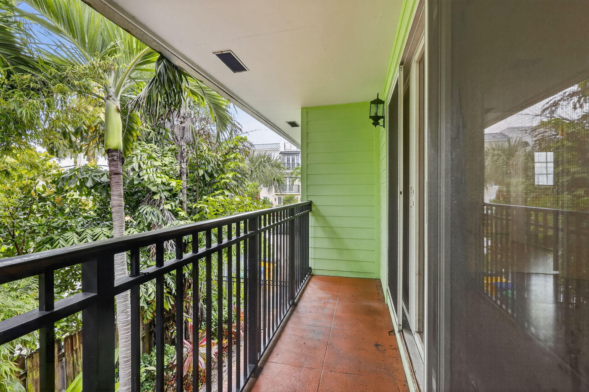 PALM SQUARE - Residential Lease