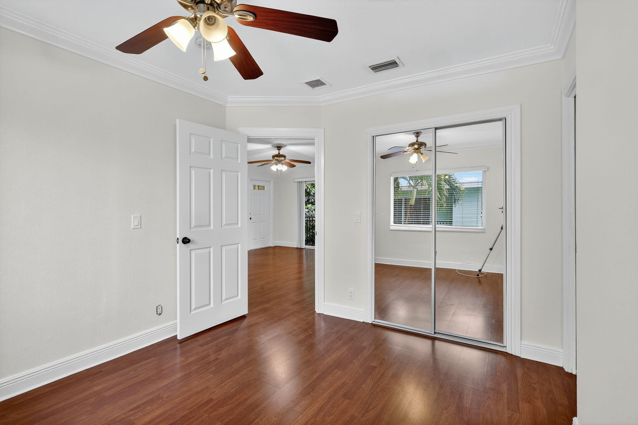 PALM SQUARE - Residential Lease