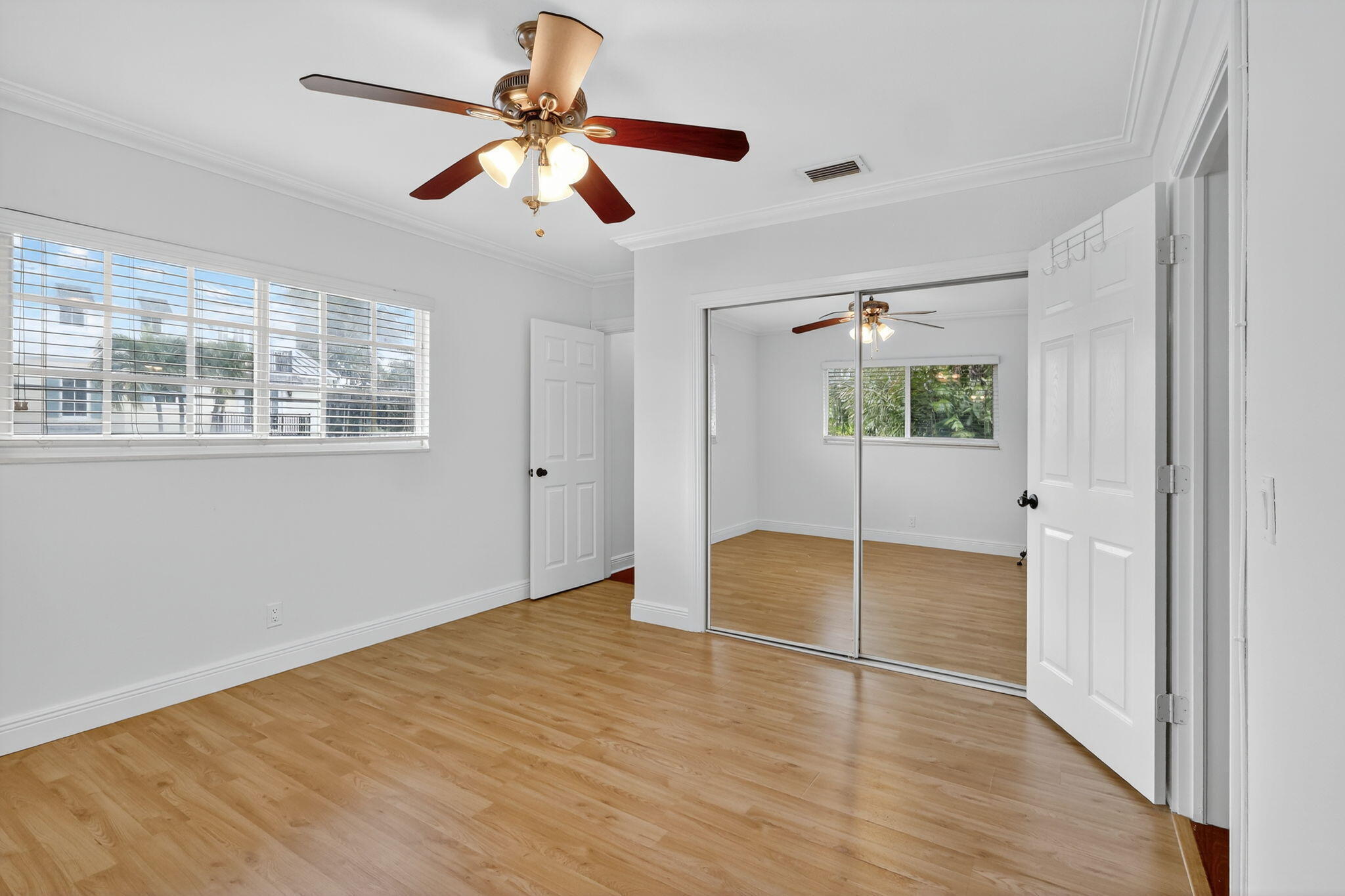 PALM SQUARE - Residential Lease
