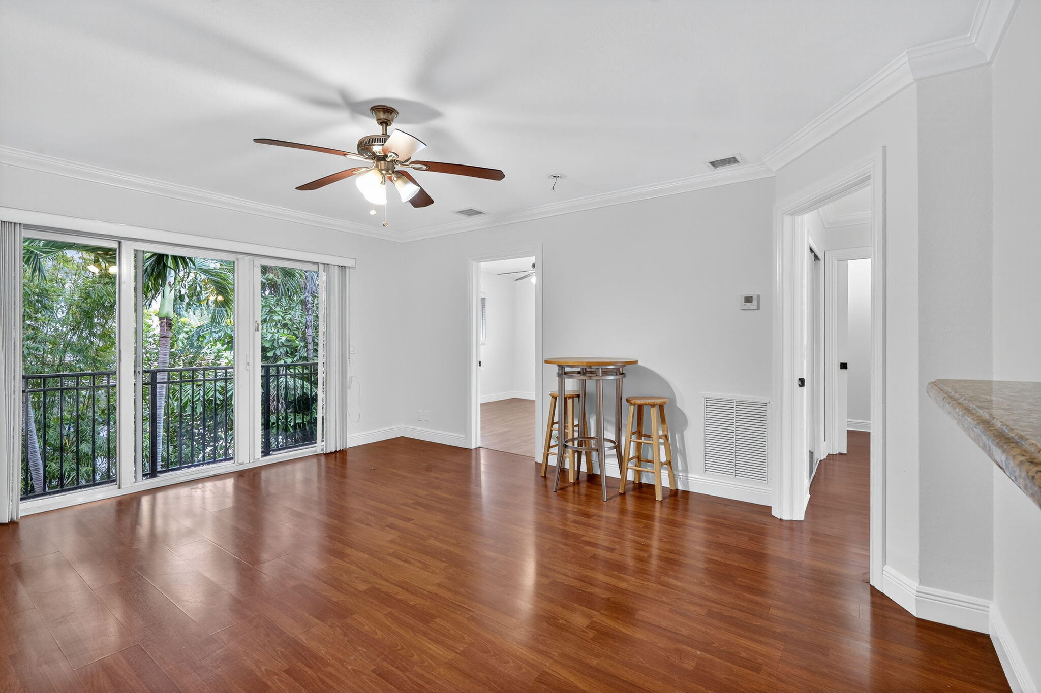 PALM SQUARE - Residential Lease
