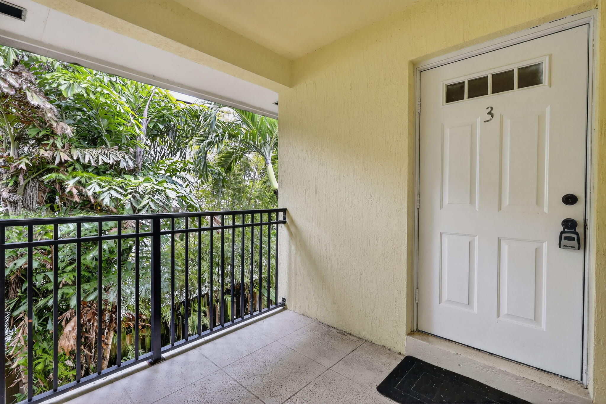 PALM SQUARE - Residential Lease