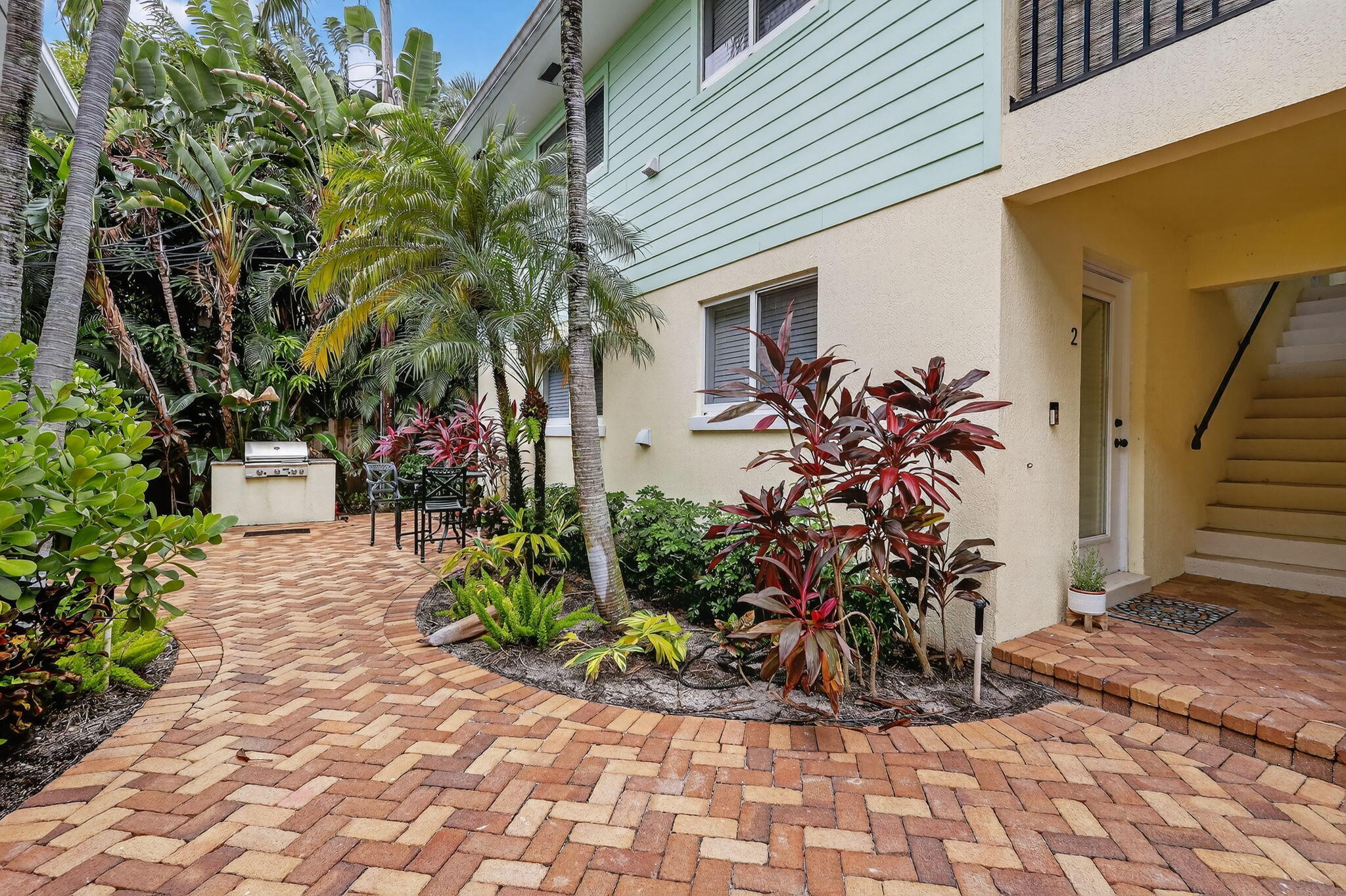 PALM SQUARE - Residential Lease