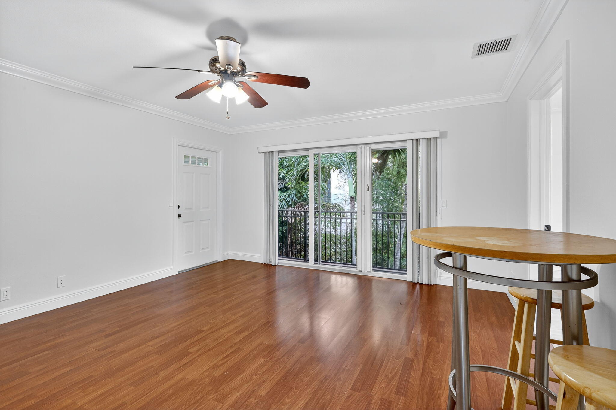 PALM SQUARE - Residential Lease