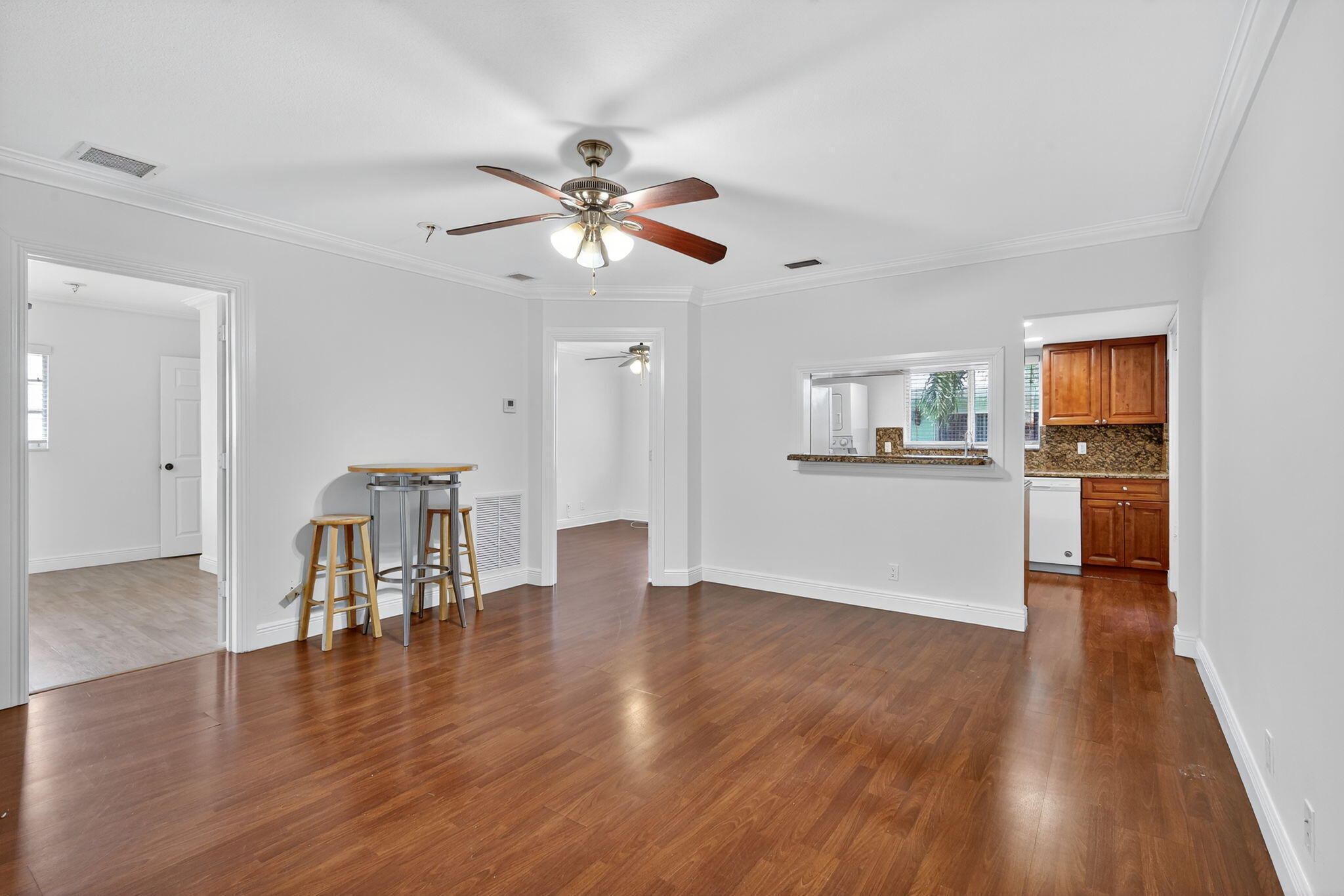 PALM SQUARE - Residential Lease