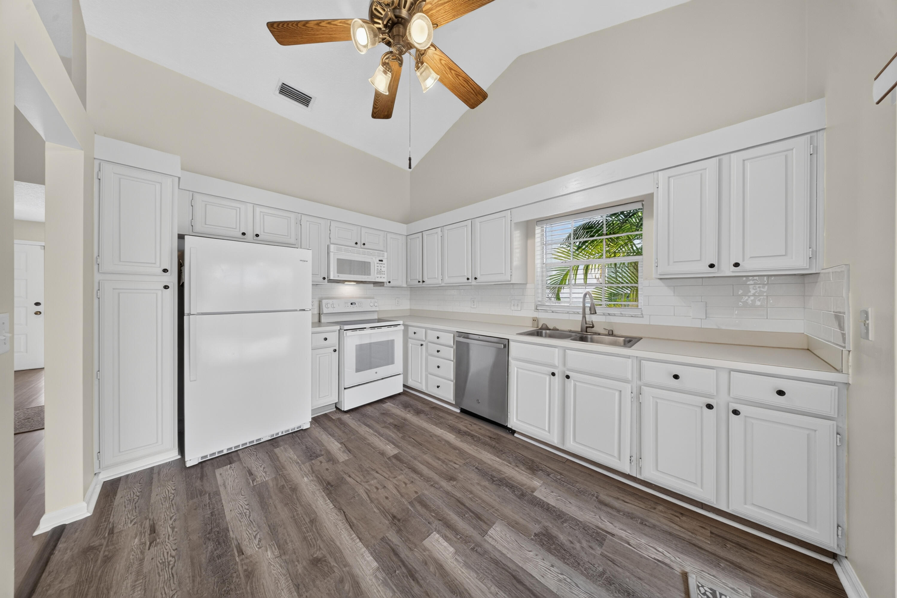 INDIAN CREEK PH 8-A - Residential Lease