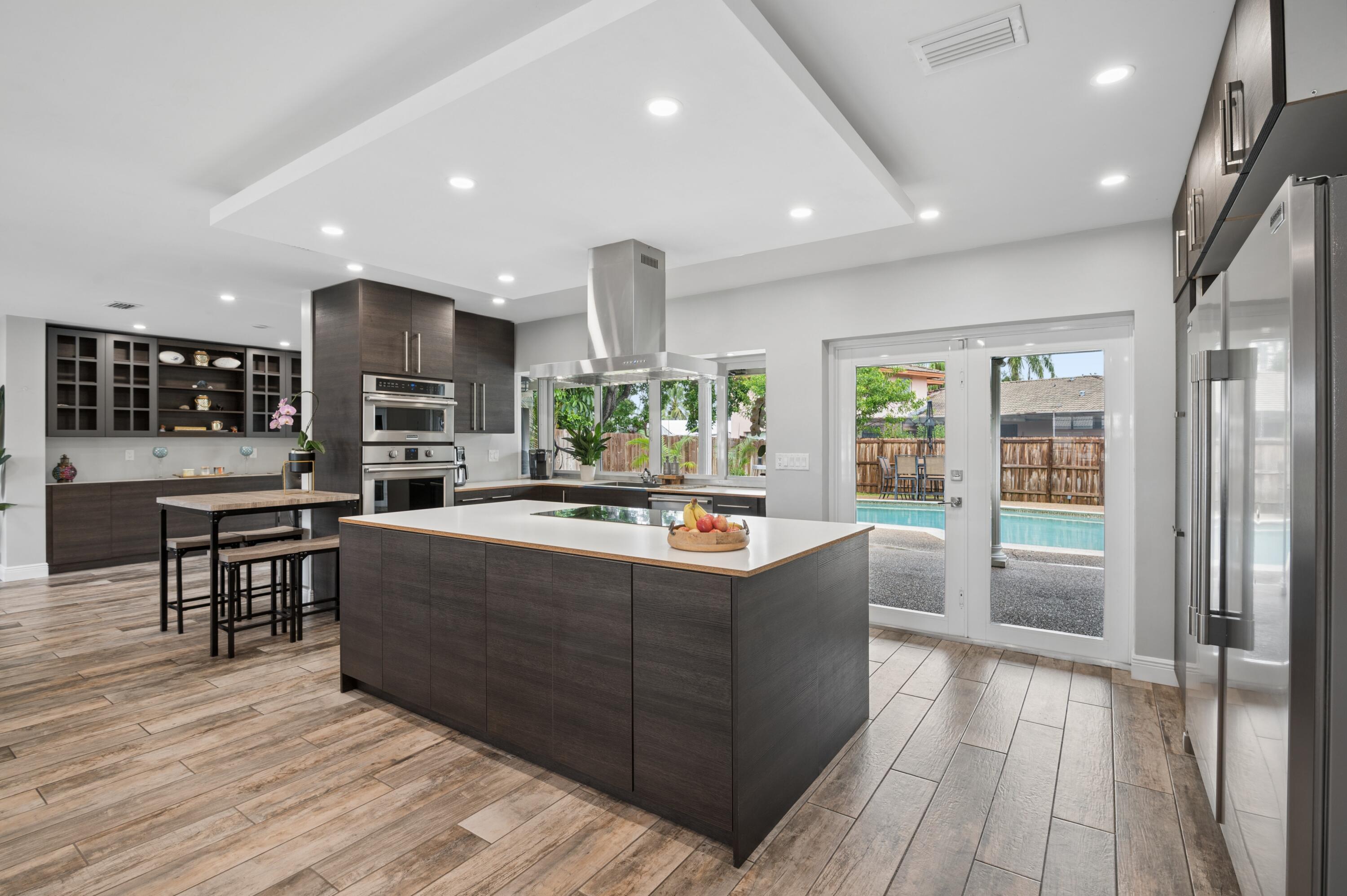 HOLLYWOOD HILLS - Residential