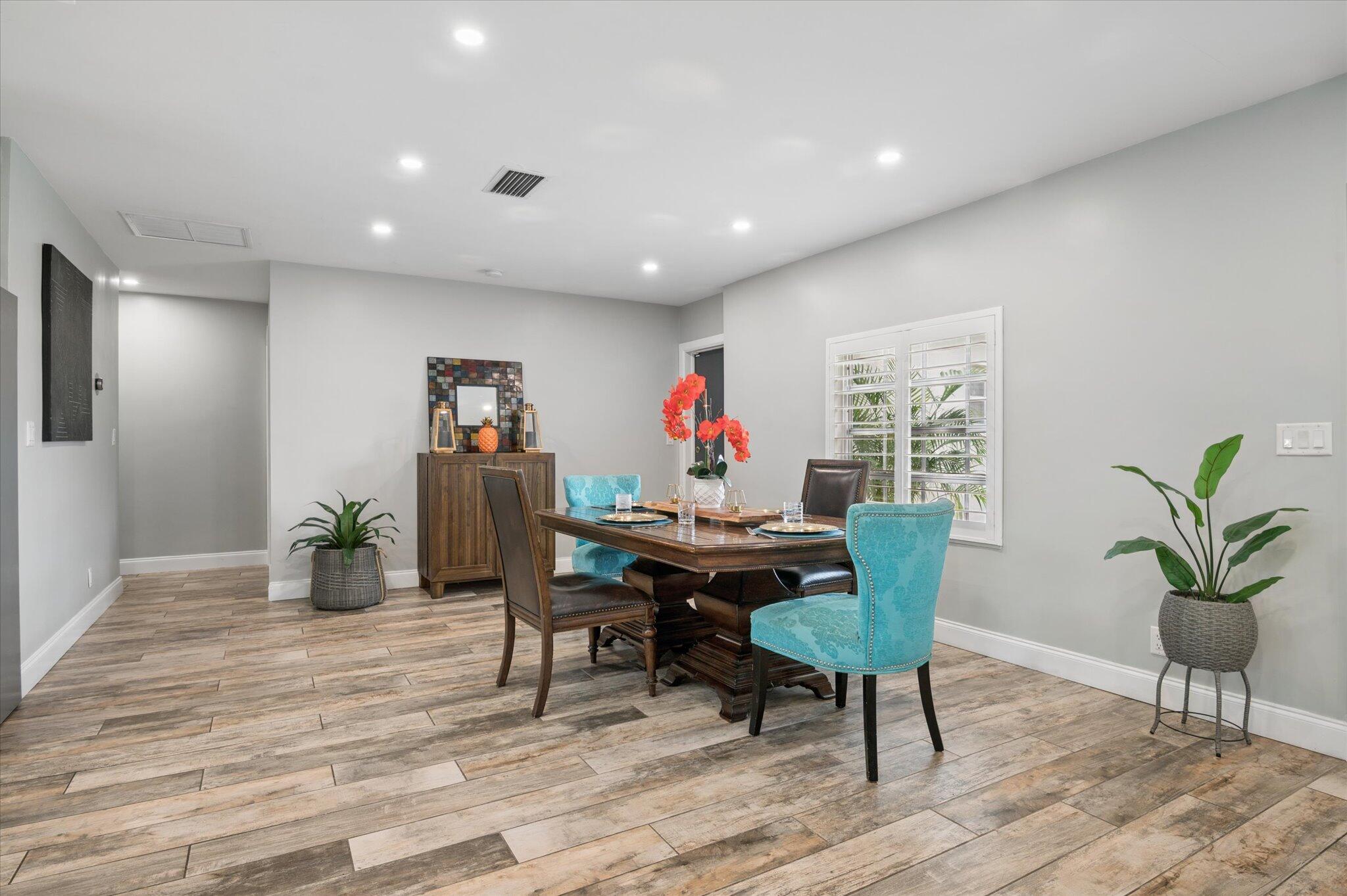 HOLLYWOOD HILLS - Residential