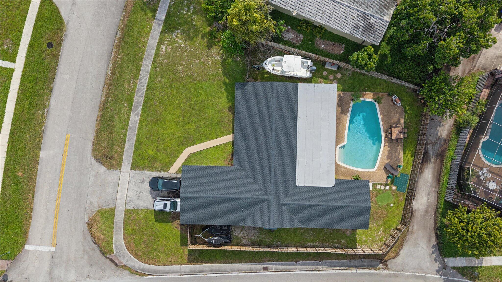 HOLLYWOOD HILLS - Residential