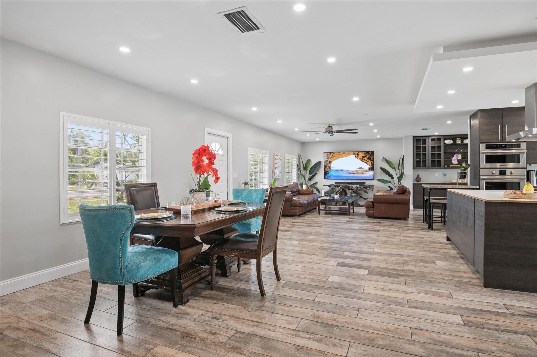 HOLLYWOOD HILLS - Residential