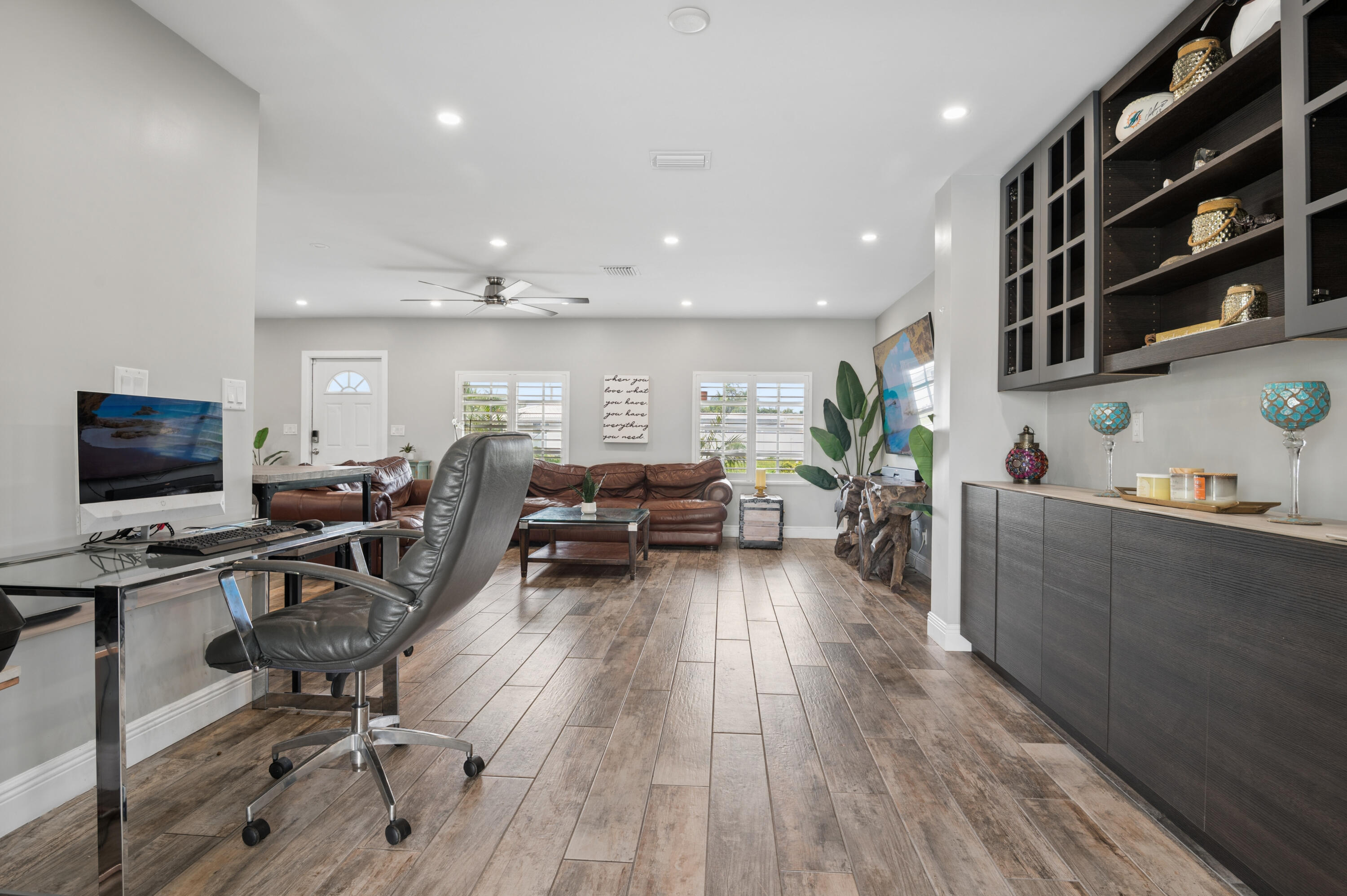 HOLLYWOOD HILLS - Residential