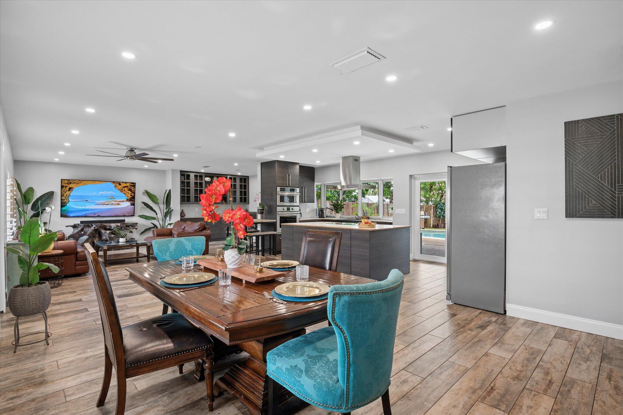 HOLLYWOOD HILLS - Residential