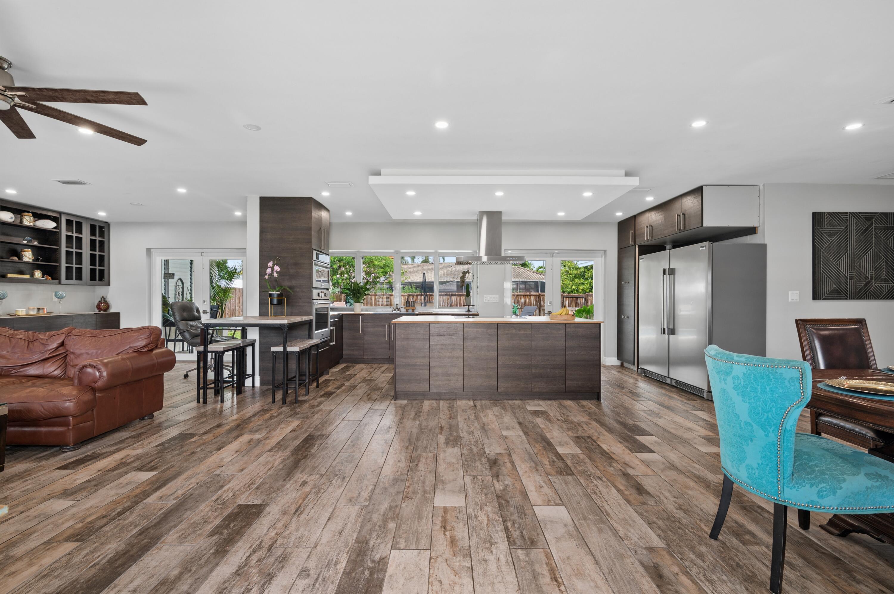 HOLLYWOOD HILLS - Residential