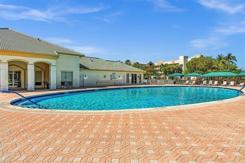 SOUTHAMPTON CONDOMINIUM - Residential