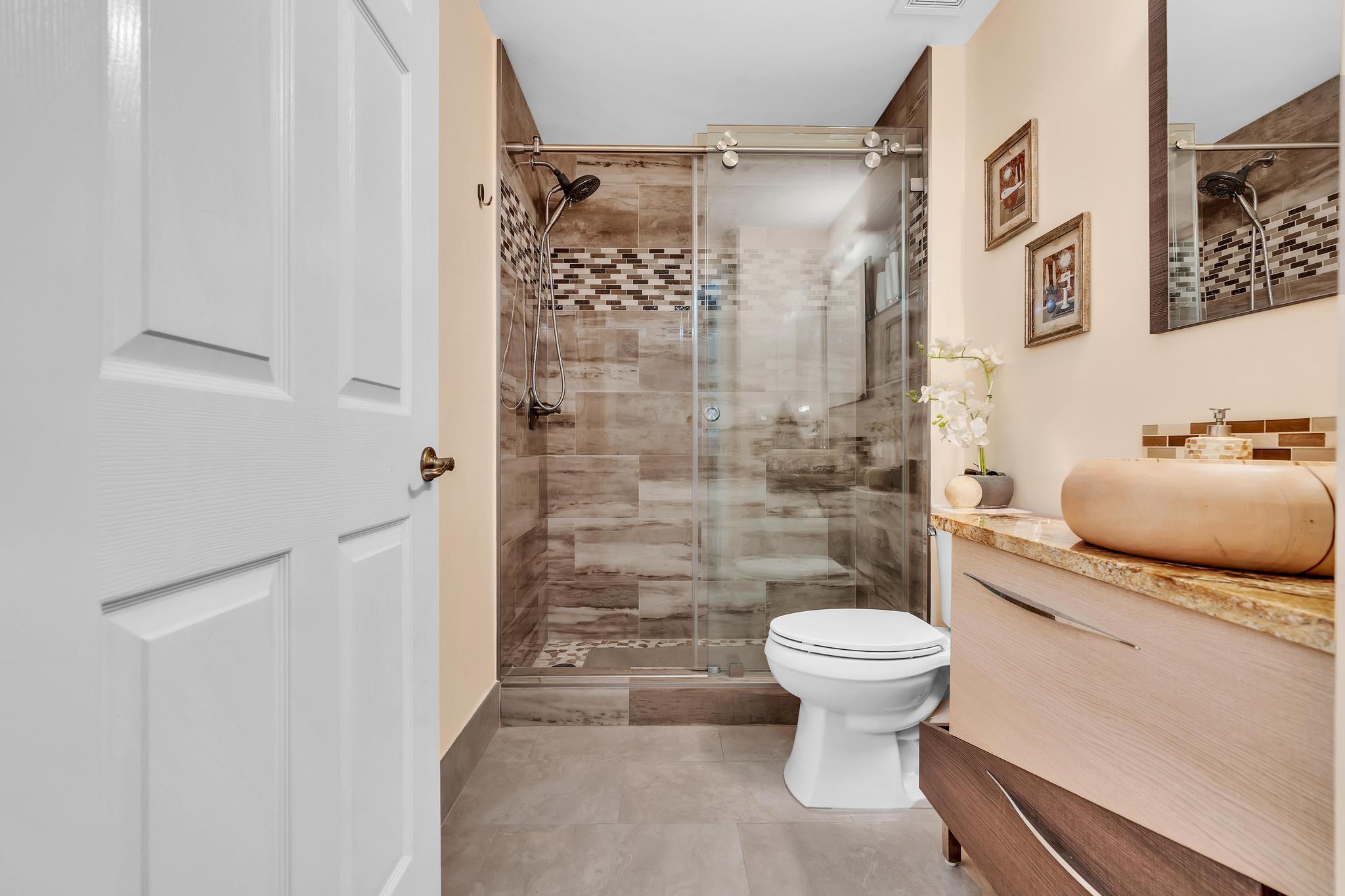 SOUTHAMPTON CONDOMINIUM - Residential