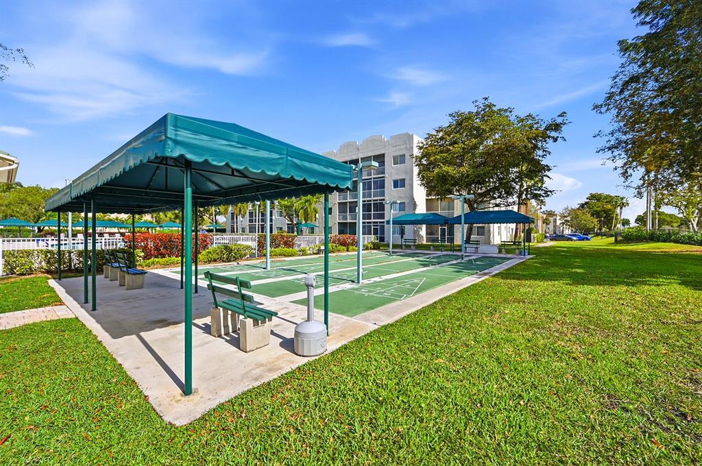 SOUTHAMPTON CONDOMINIUM - Residential