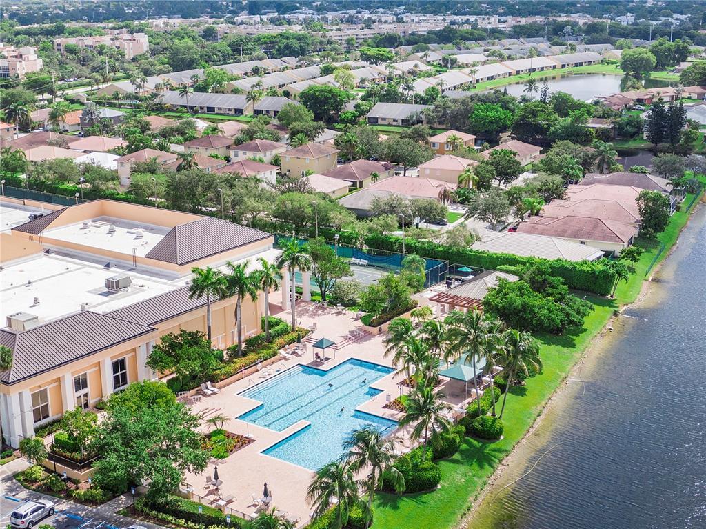 SOUTHAMPTON CONDOMINIUM - Residential
