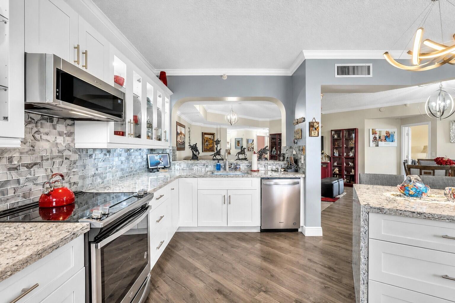 SOUTHAMPTON CONDOMINIUM - Residential