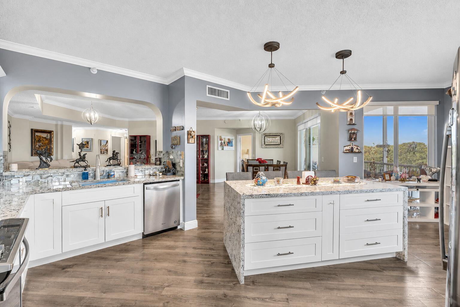 SOUTHAMPTON CONDOMINIUM - Residential