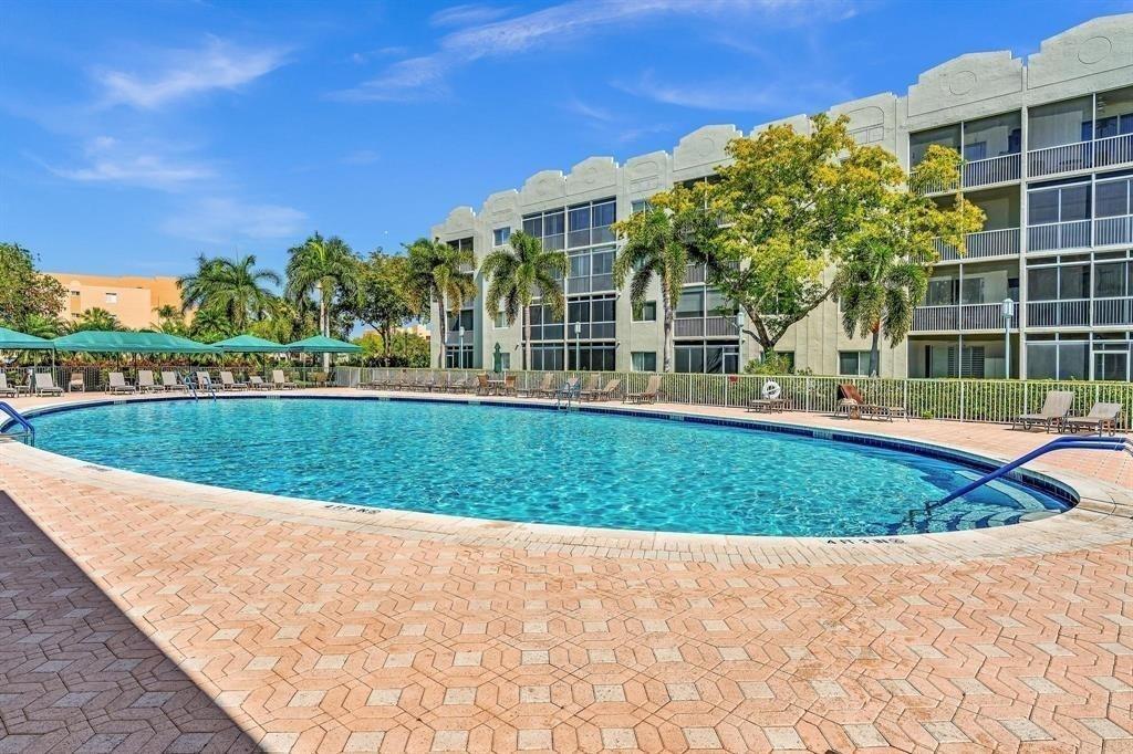 SOUTHAMPTON CONDOMINIUM - Residential