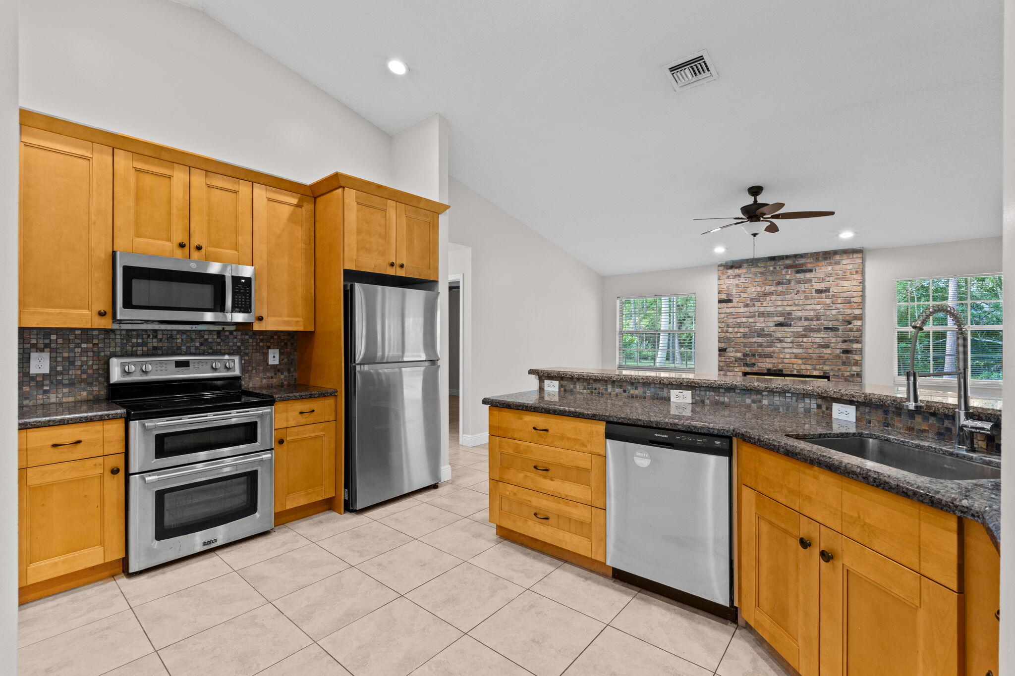 ACREAGE & UNREC PLAT - Residential Lease