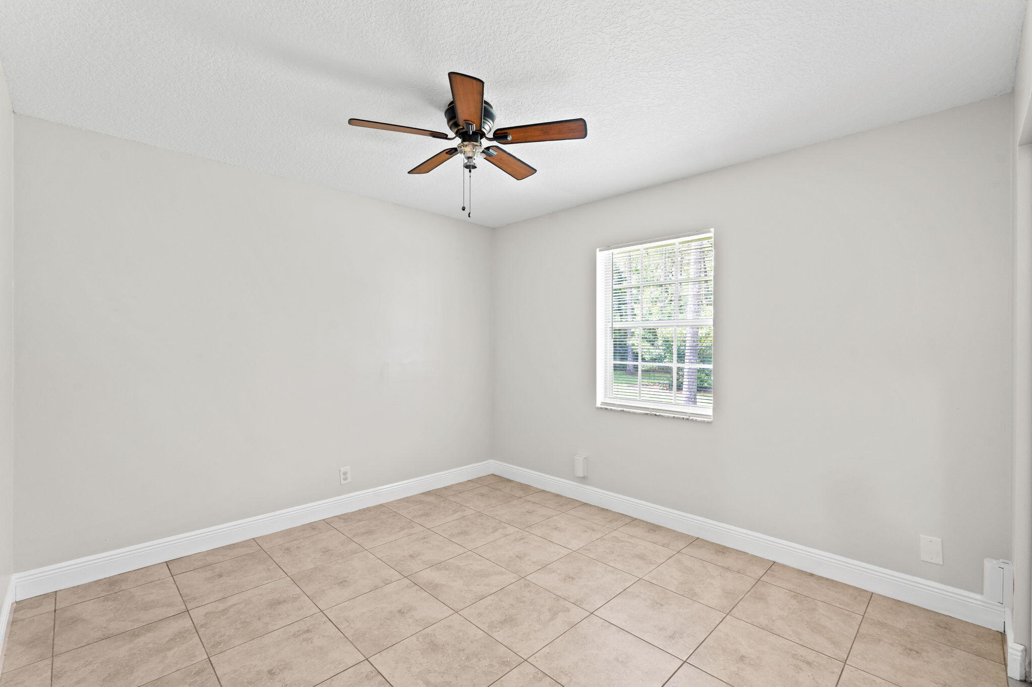ACREAGE & UNREC PLAT - Residential Lease